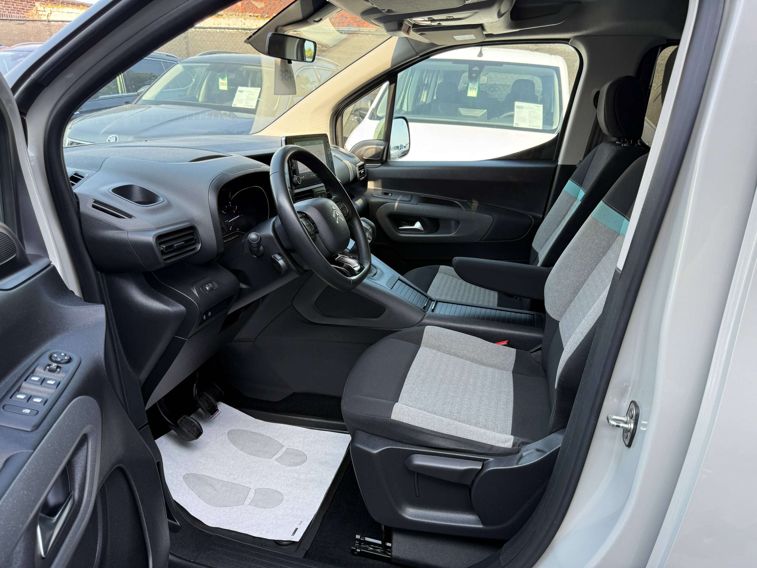 91062dca-5779-4c79-a8d0-40cbe5f6558912-citroen-berlingo-1-5-bluehdi-shine-xtr-navigatie-camera-dab-pdc-alu-digitale-airco.jpg