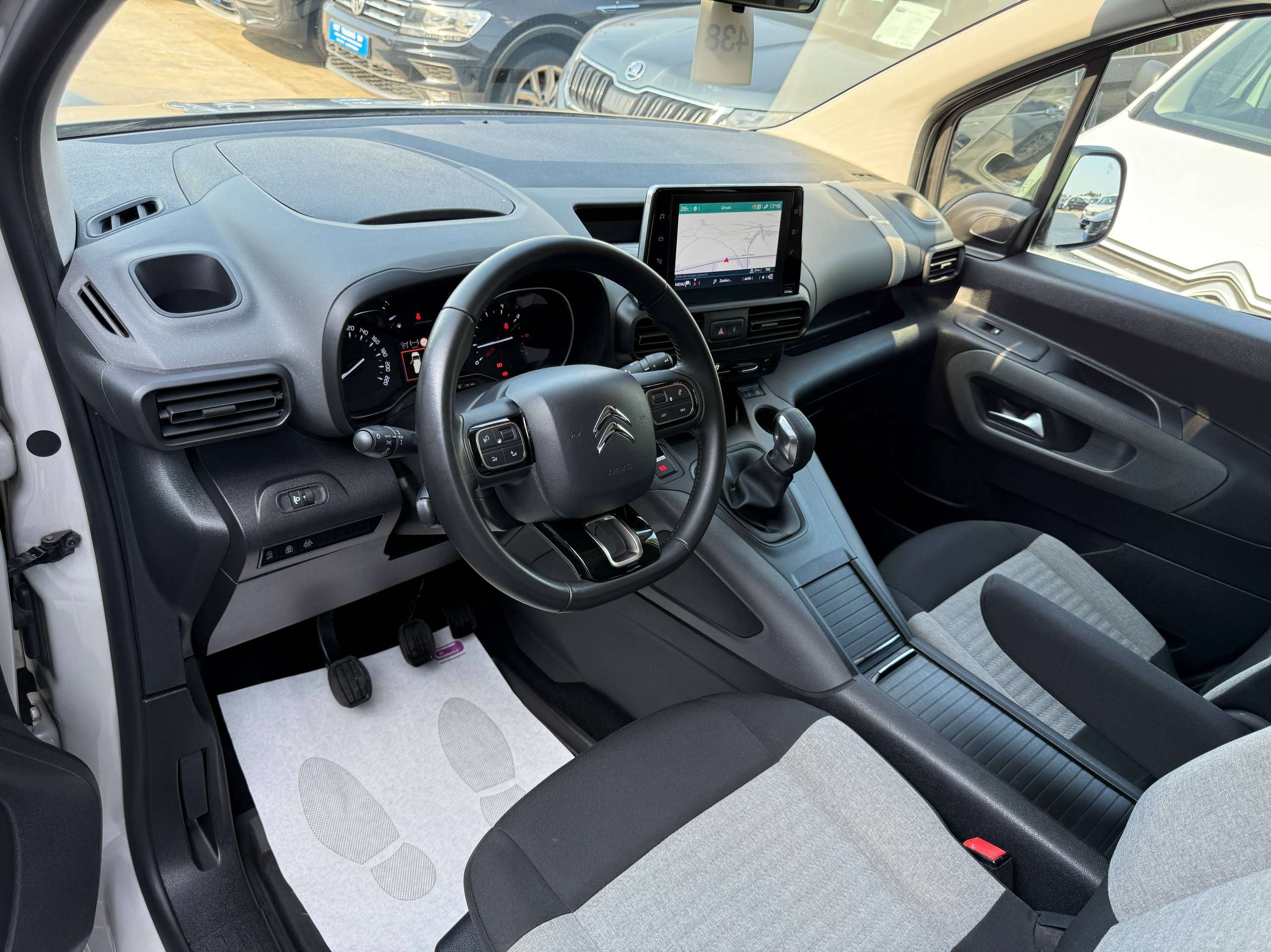91062dca-5779-4c79-a8d0-40cbe5f6558913-citroen-berlingo-1-5-bluehdi-shine-xtr-navigatie-camera-dab-pdc-alu-digitale-airco.jpg