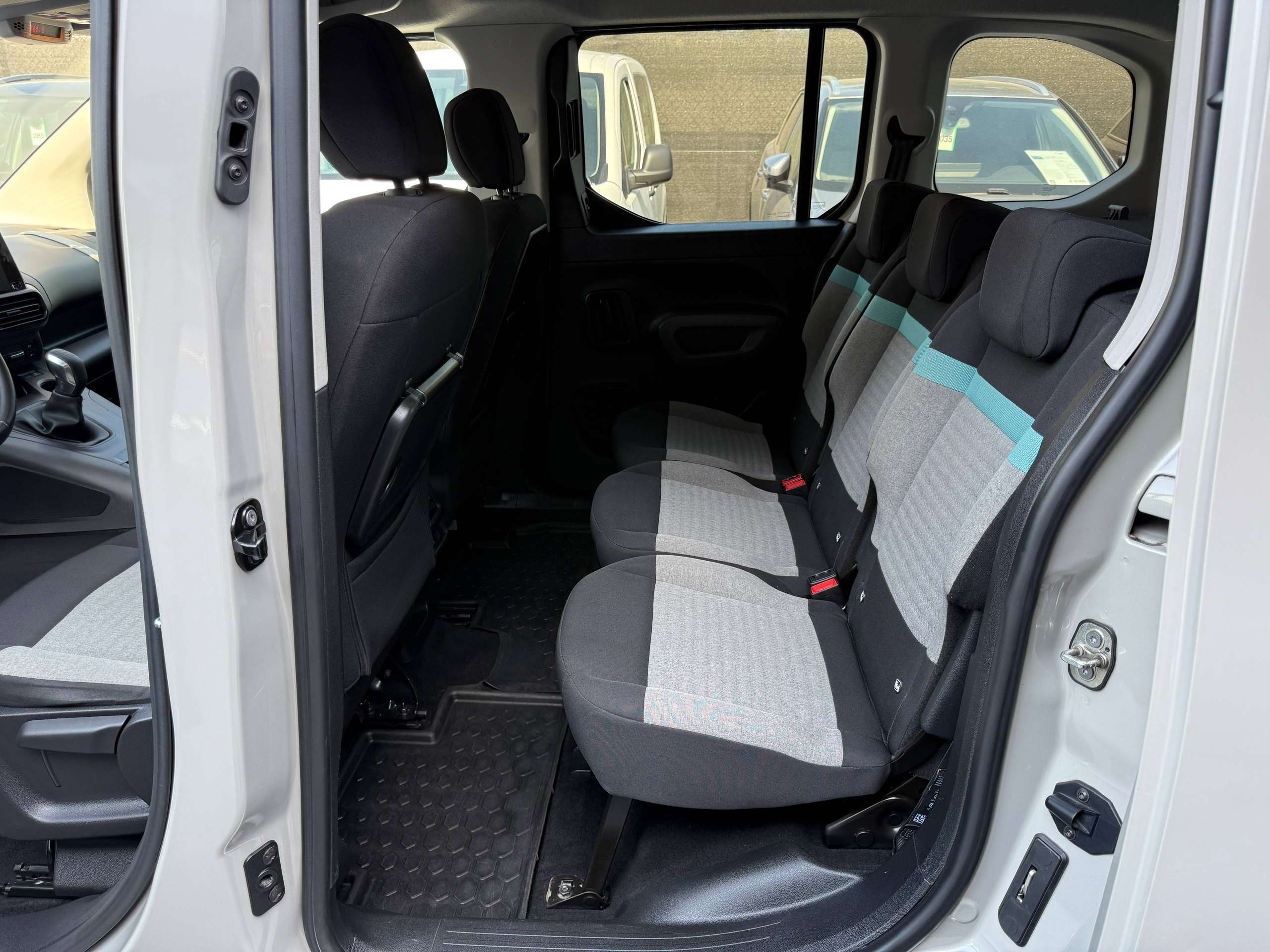 91062dca-5779-4c79-a8d0-40cbe5f6558914-citroen-berlingo-1-5-bluehdi-shine-xtr-navigatie-camera-dab-pdc-alu-digitale-airco.jpg