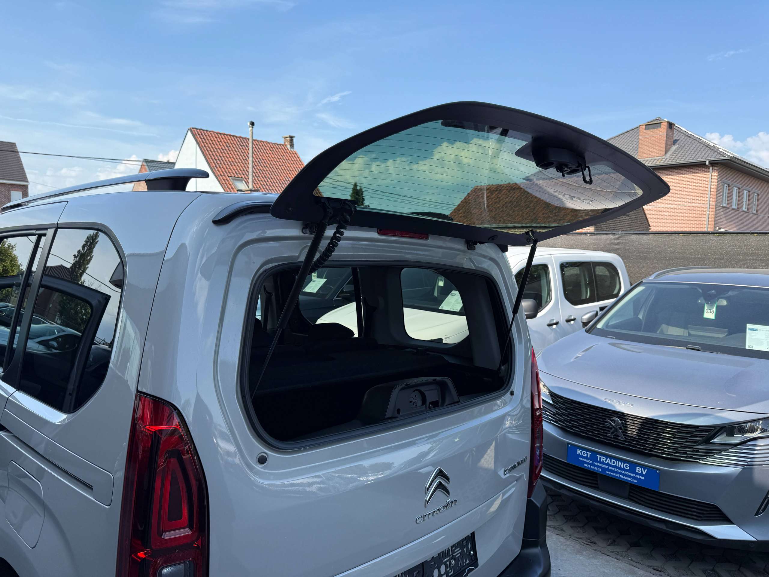 91062dca-5779-4c79-a8d0-40cbe5f6558915-citroen-berlingo-1-5-bluehdi-shine-xtr-navigatie-camera-dab-pdc-alu-digitale-airco.jpg