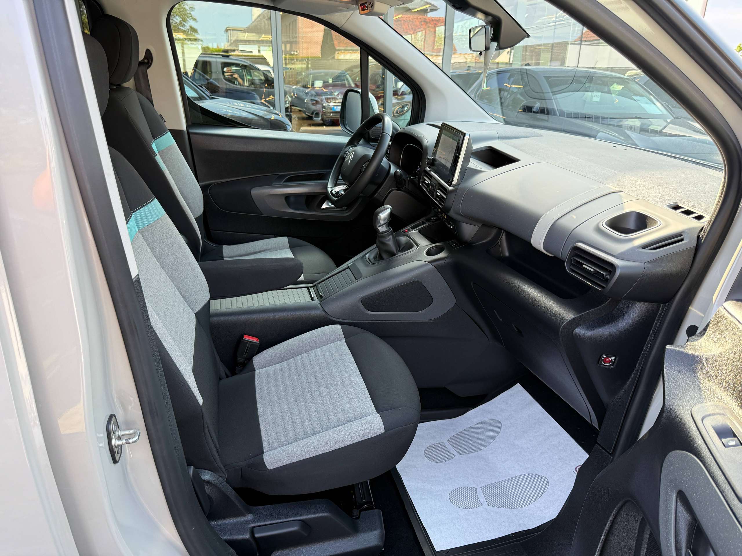 91062dca-5779-4c79-a8d0-40cbe5f6558931-citroen-berlingo-1-5-bluehdi-shine-xtr-navigatie-camera-dab-pdc-alu-digitale-airco.jpg