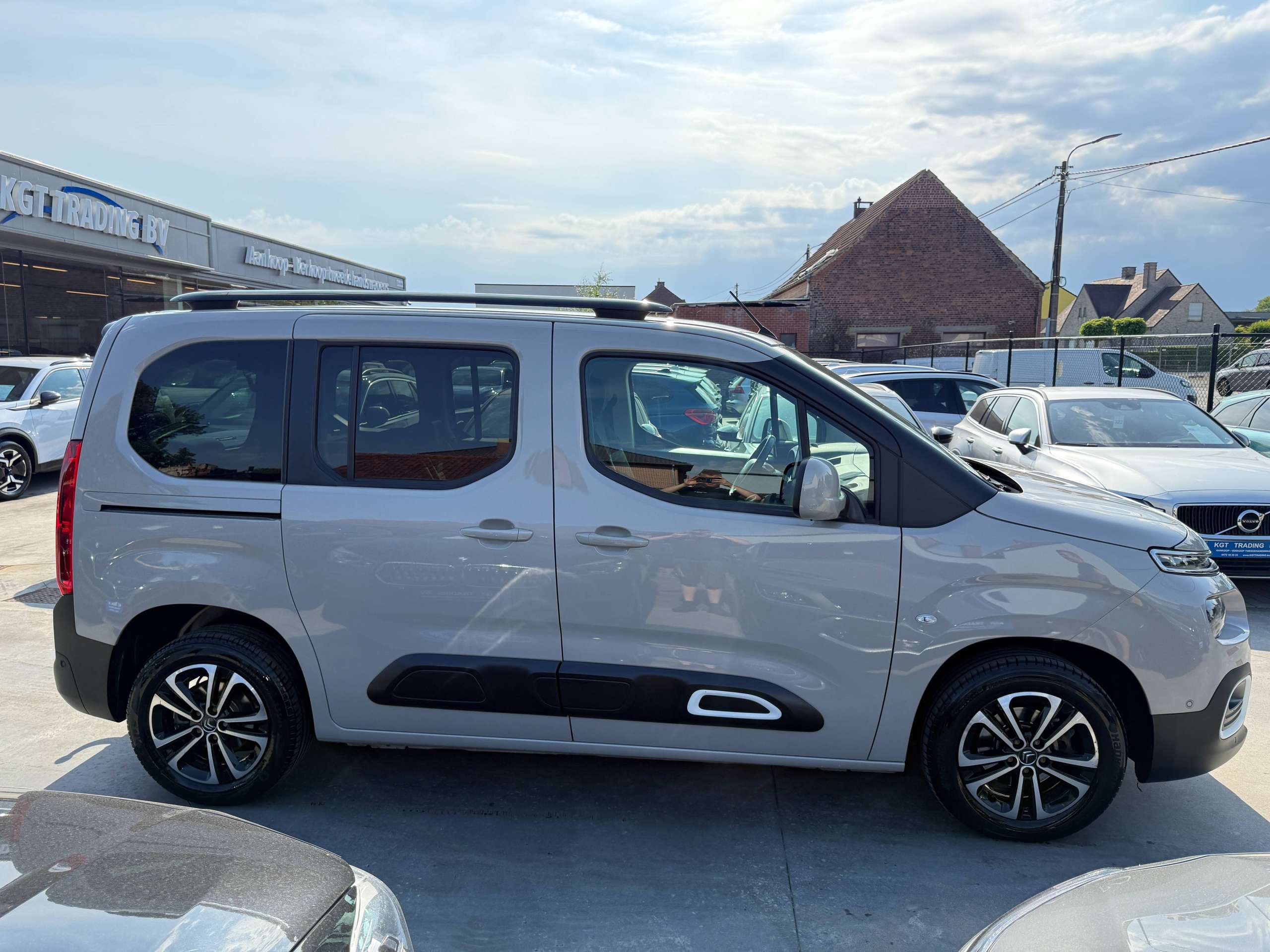 91062dca-5779-4c79-a8d0-40cbe5f655894-citroen-berlingo-1-5-bluehdi-shine-xtr-navigatie-camera-dab-pdc-alu-digitale-airco.jpg