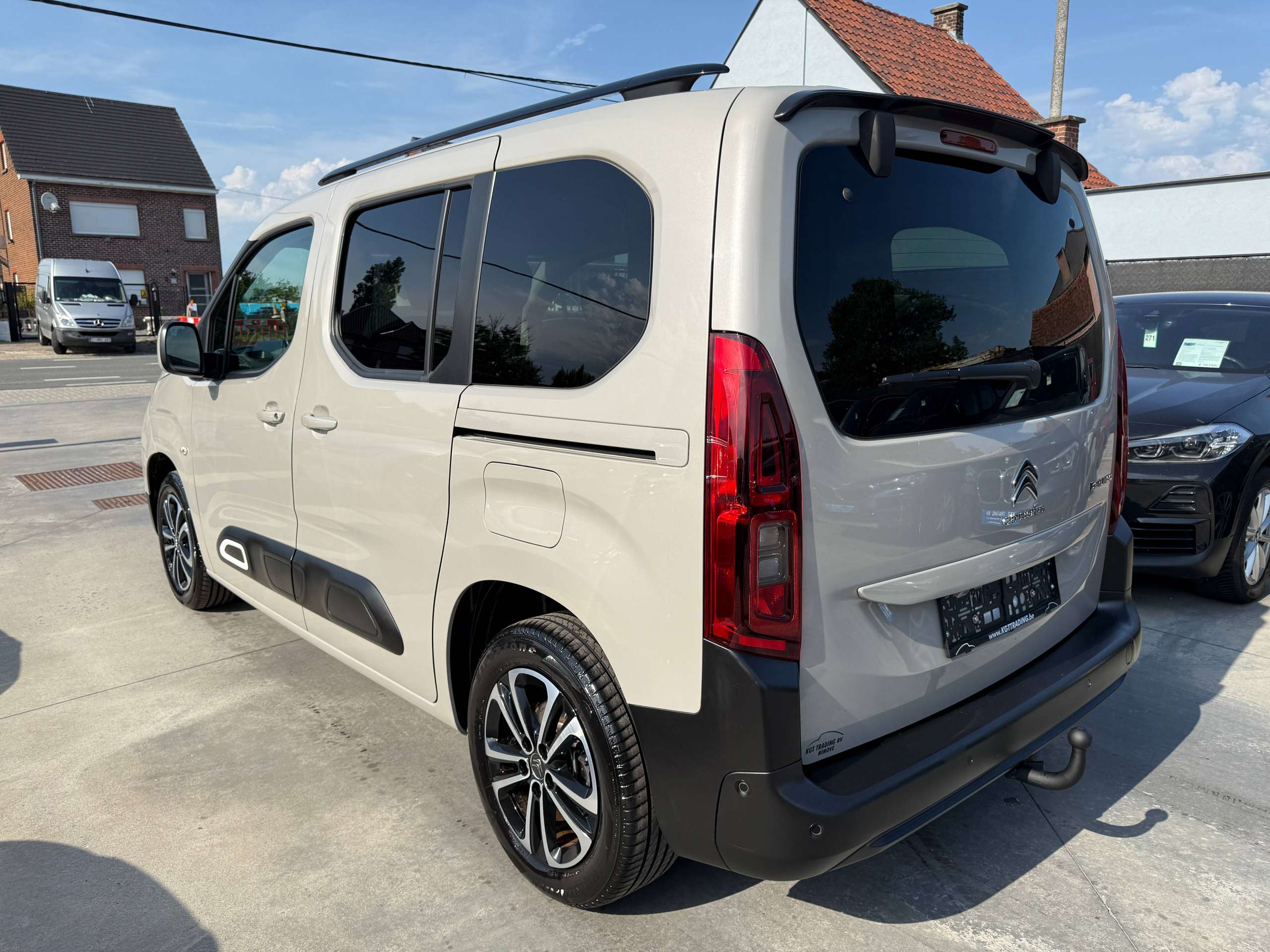 91062dca-5779-4c79-a8d0-40cbe5f655897-citroen-berlingo-1-5-bluehdi-shine-xtr-navigatie-camera-dab-pdc-alu-digitale-airco.jpg