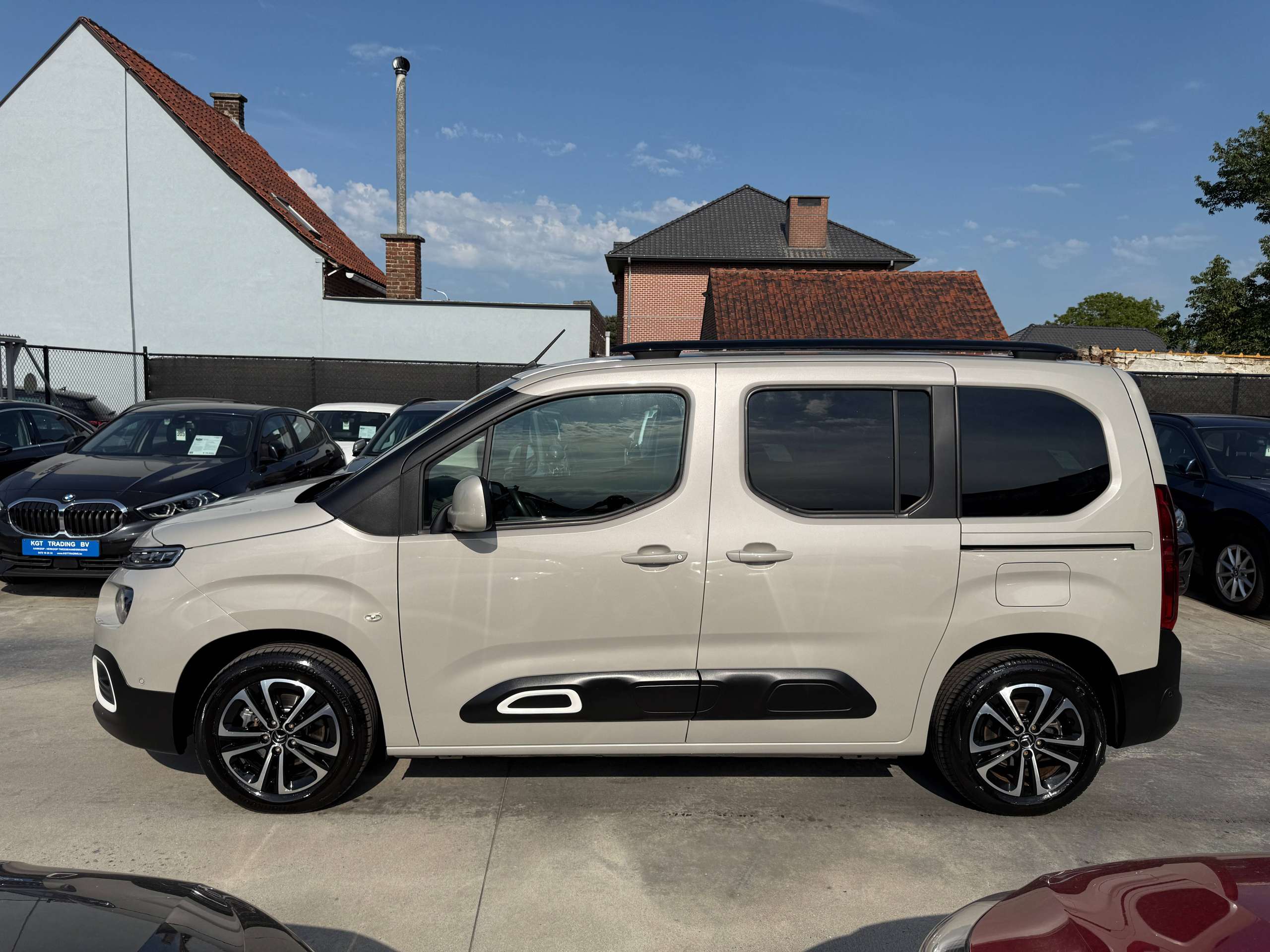 91062dca-5779-4c79-a8d0-40cbe5f655898-citroen-berlingo-1-5-bluehdi-shine-xtr-navigatie-camera-dab-pdc-alu-digitale-airco.jpg