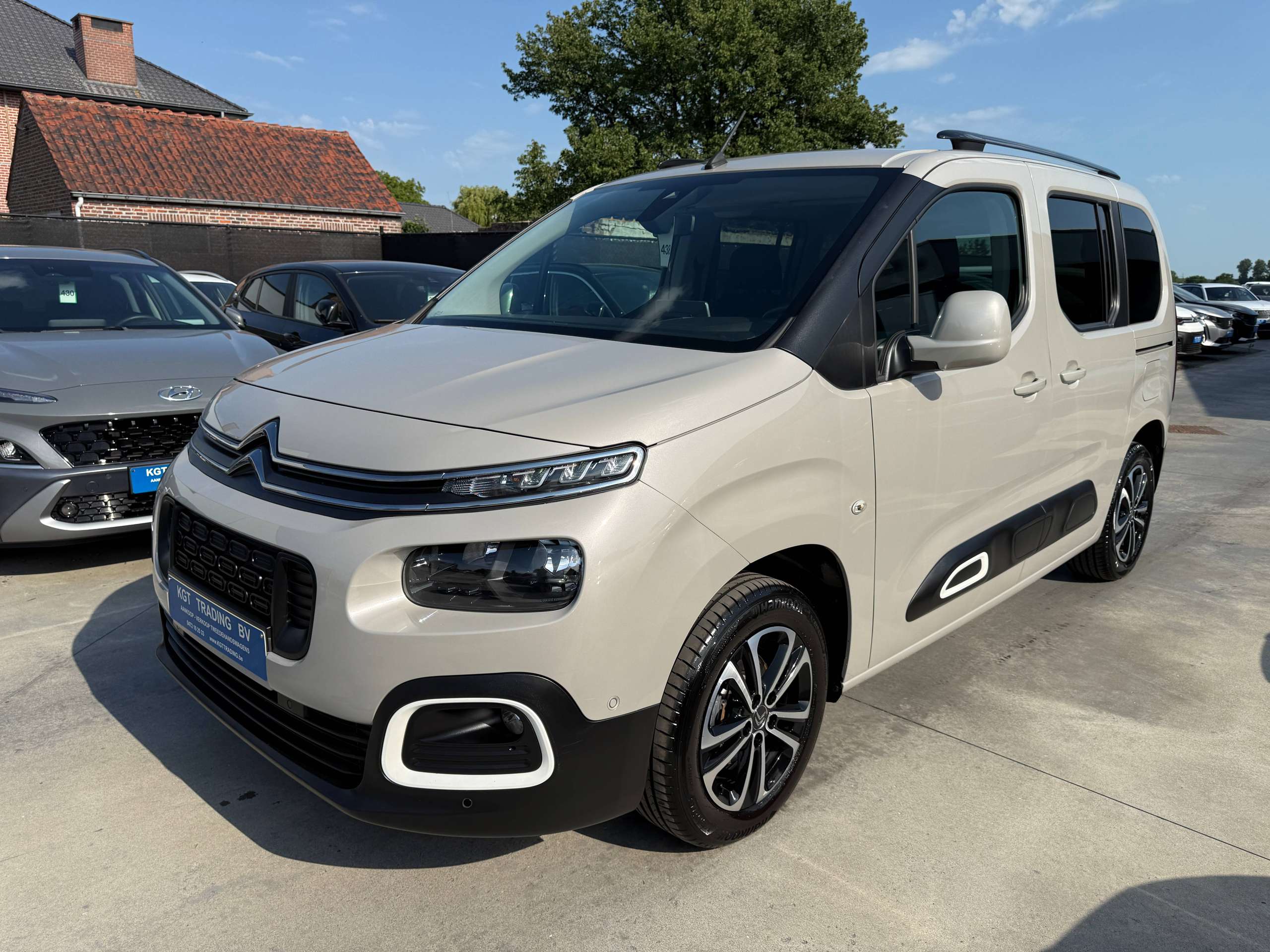 91062dca-5779-4c79-a8d0-40cbe5f655899-citroen-berlingo-1-5-bluehdi-shine-xtr-navigatie-camera-dab-pdc-alu-digitale-airco.jpg