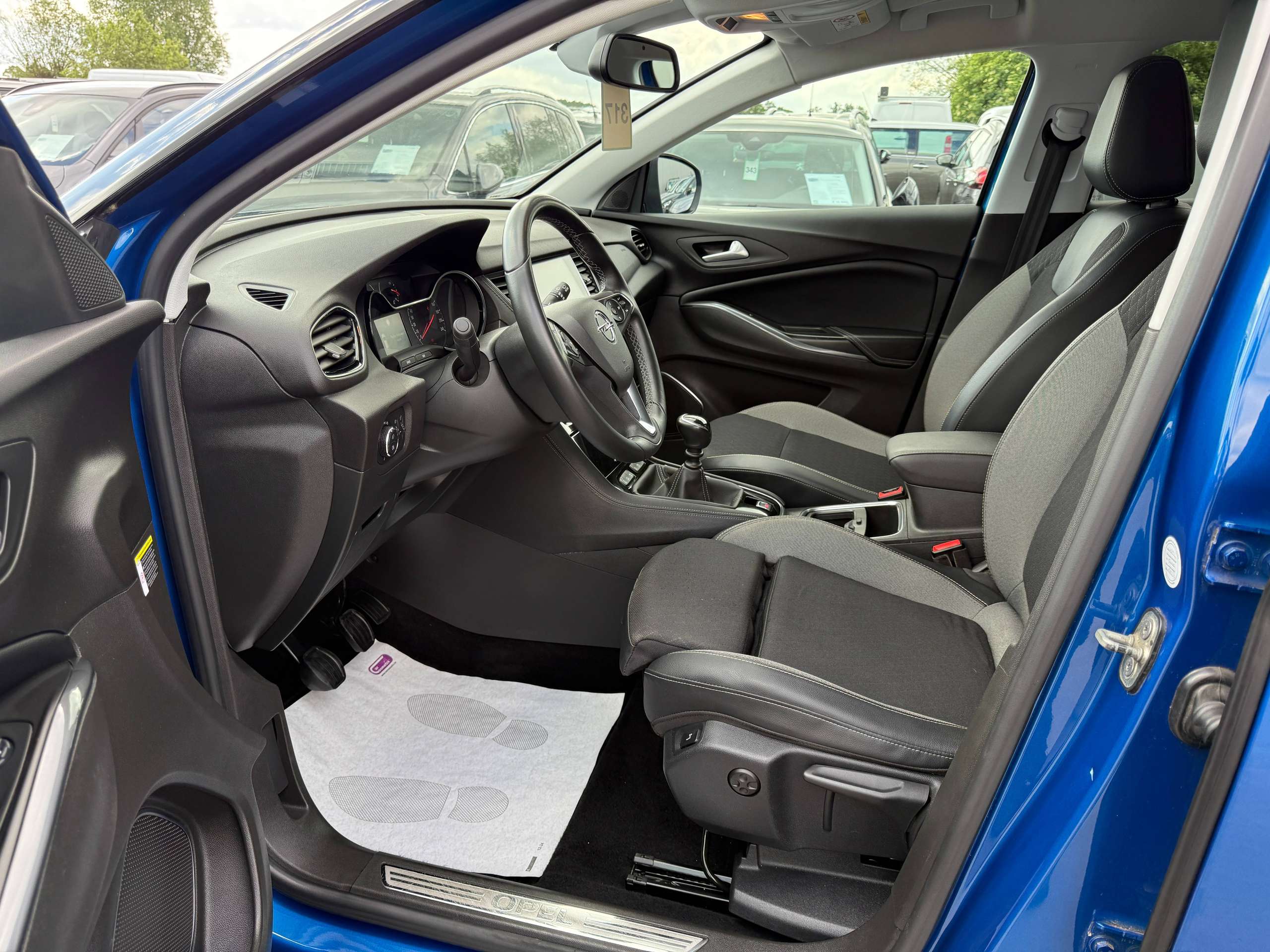 9b476b4b-c6e1-41ab-94aa-16866359b40e12-opel-grandland-x-1-2i-130pk-navigatie-carplay-camera-leder-led-alu.jpg