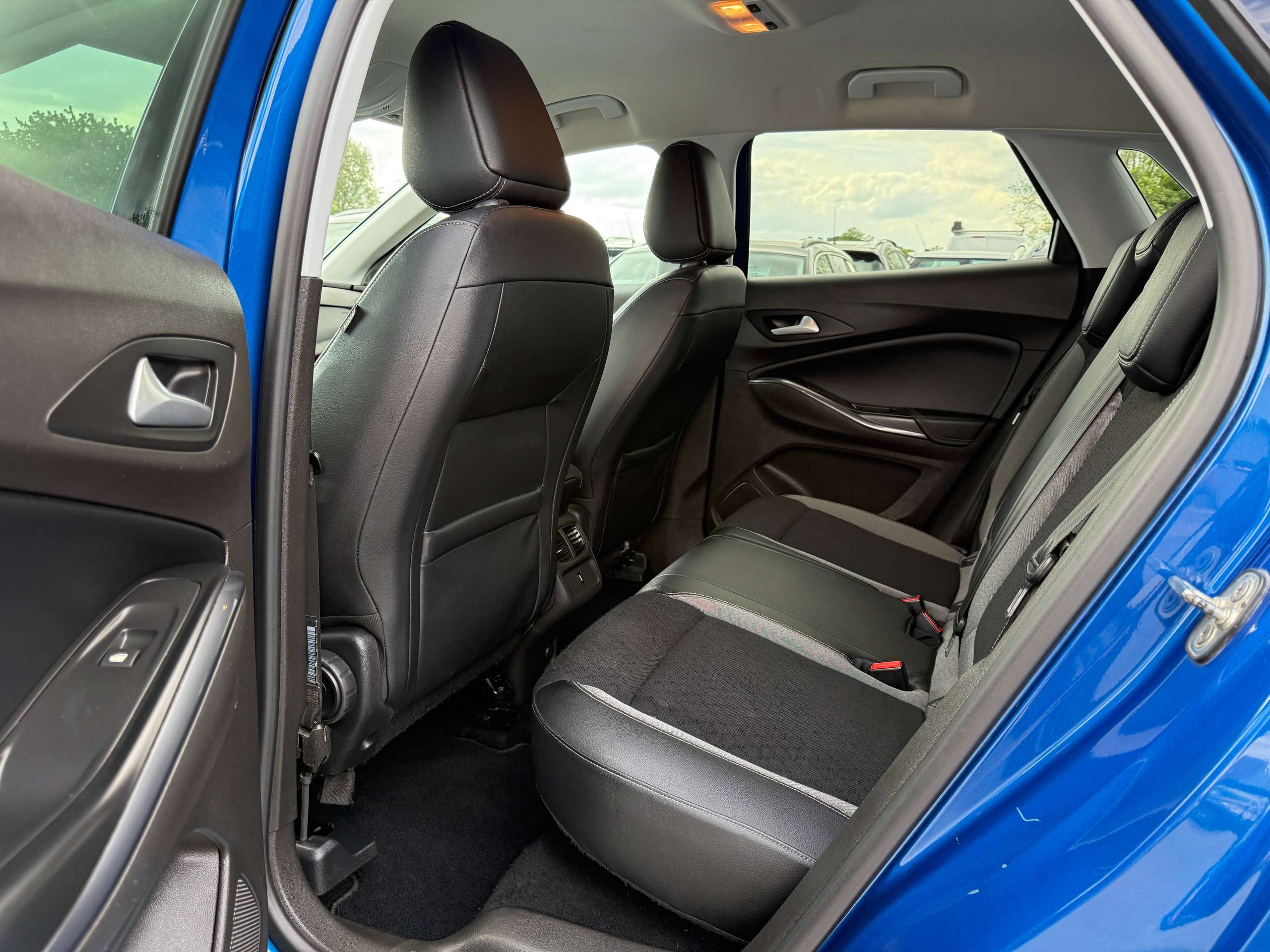 9b476b4b-c6e1-41ab-94aa-16866359b40e14-opel-grandland-x-1-2i-130pk-navigatie-carplay-camera-leder-led-alu.jpg