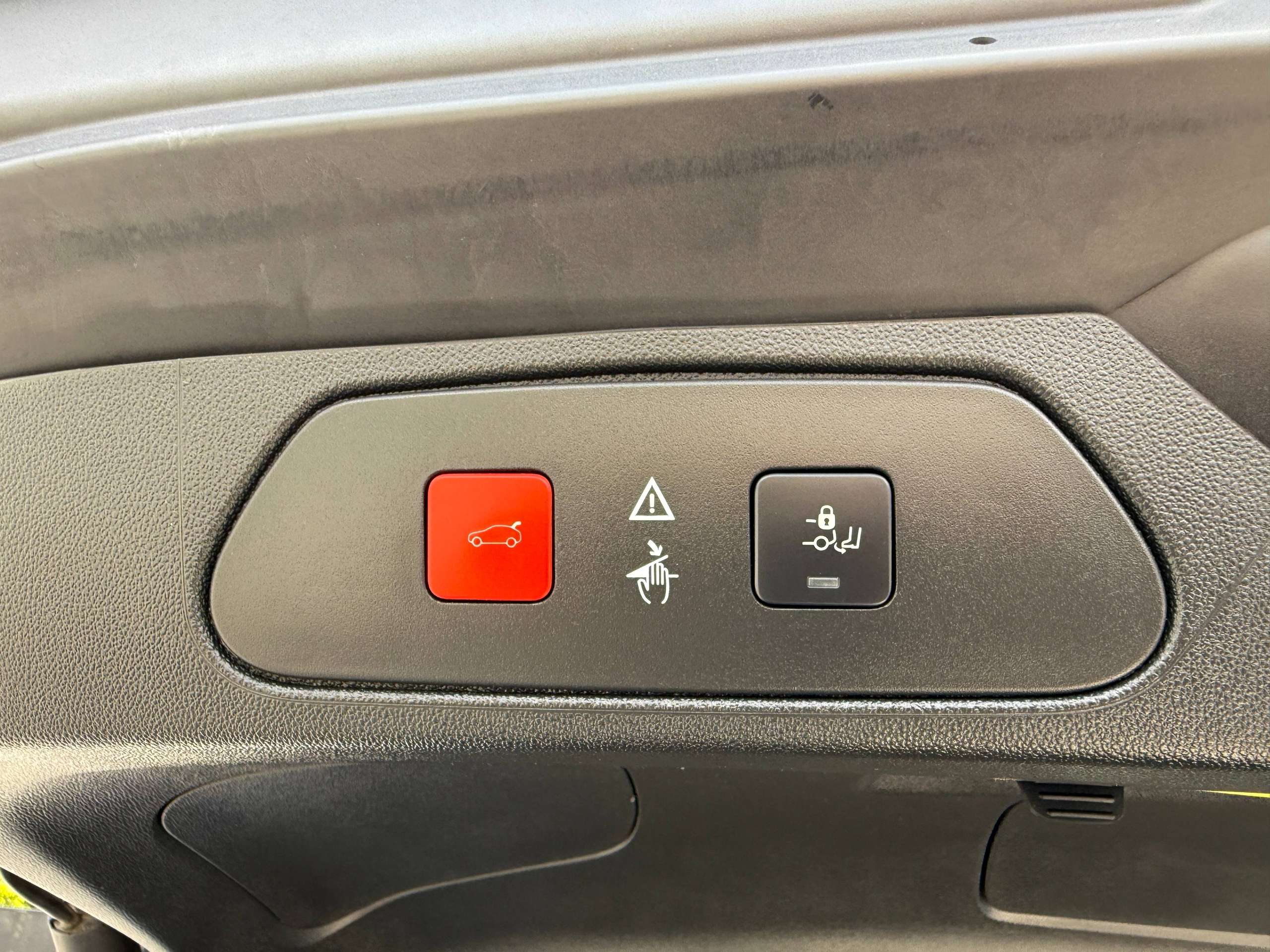 9b476b4b-c6e1-41ab-94aa-16866359b40e16-opel-grandland-x-1-2i-130pk-navigatie-carplay-camera-leder-led-alu.jpg