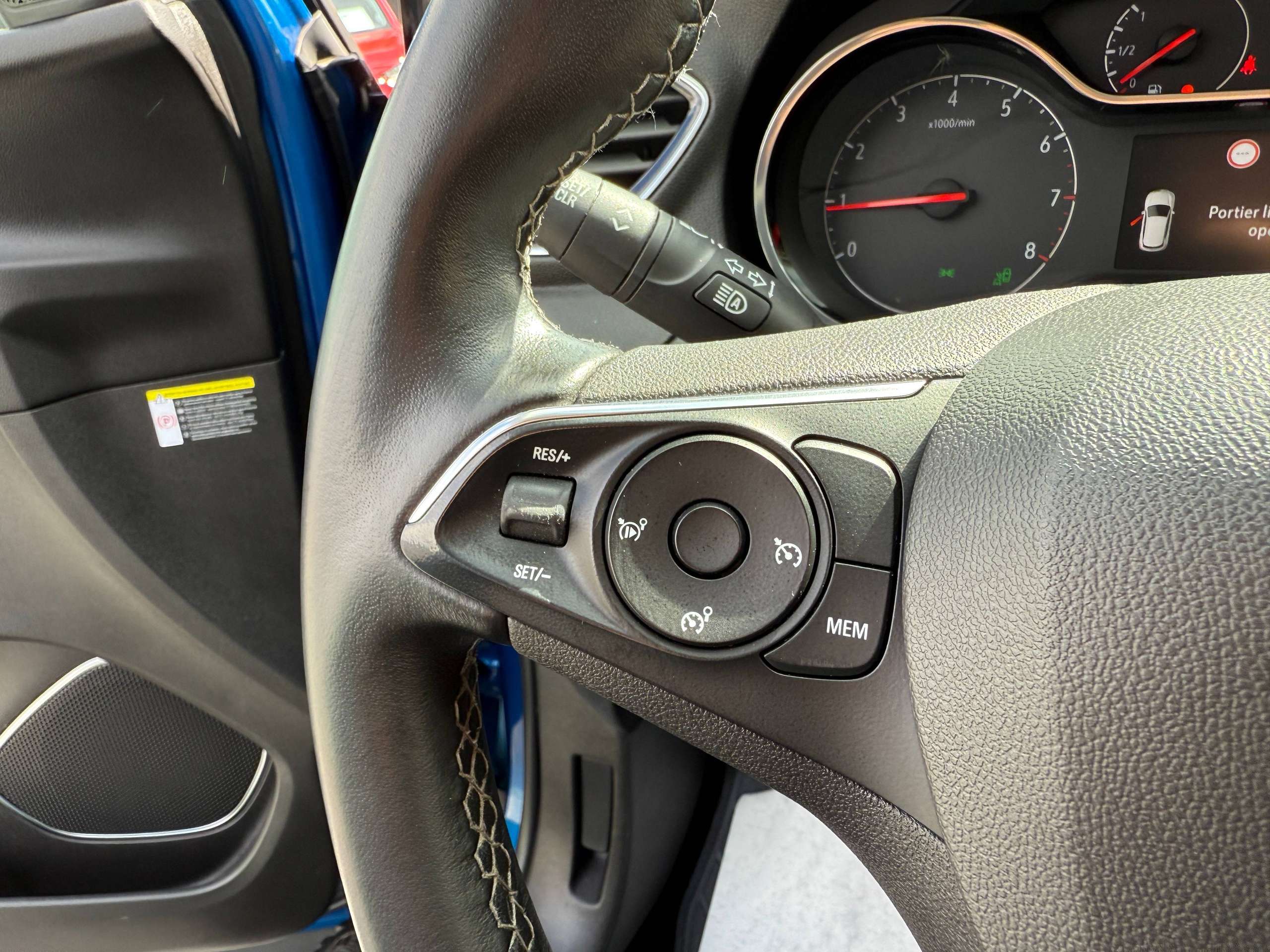 9b476b4b-c6e1-41ab-94aa-16866359b40e17-opel-grandland-x-1-2i-130pk-navigatie-carplay-camera-leder-led-alu.jpg