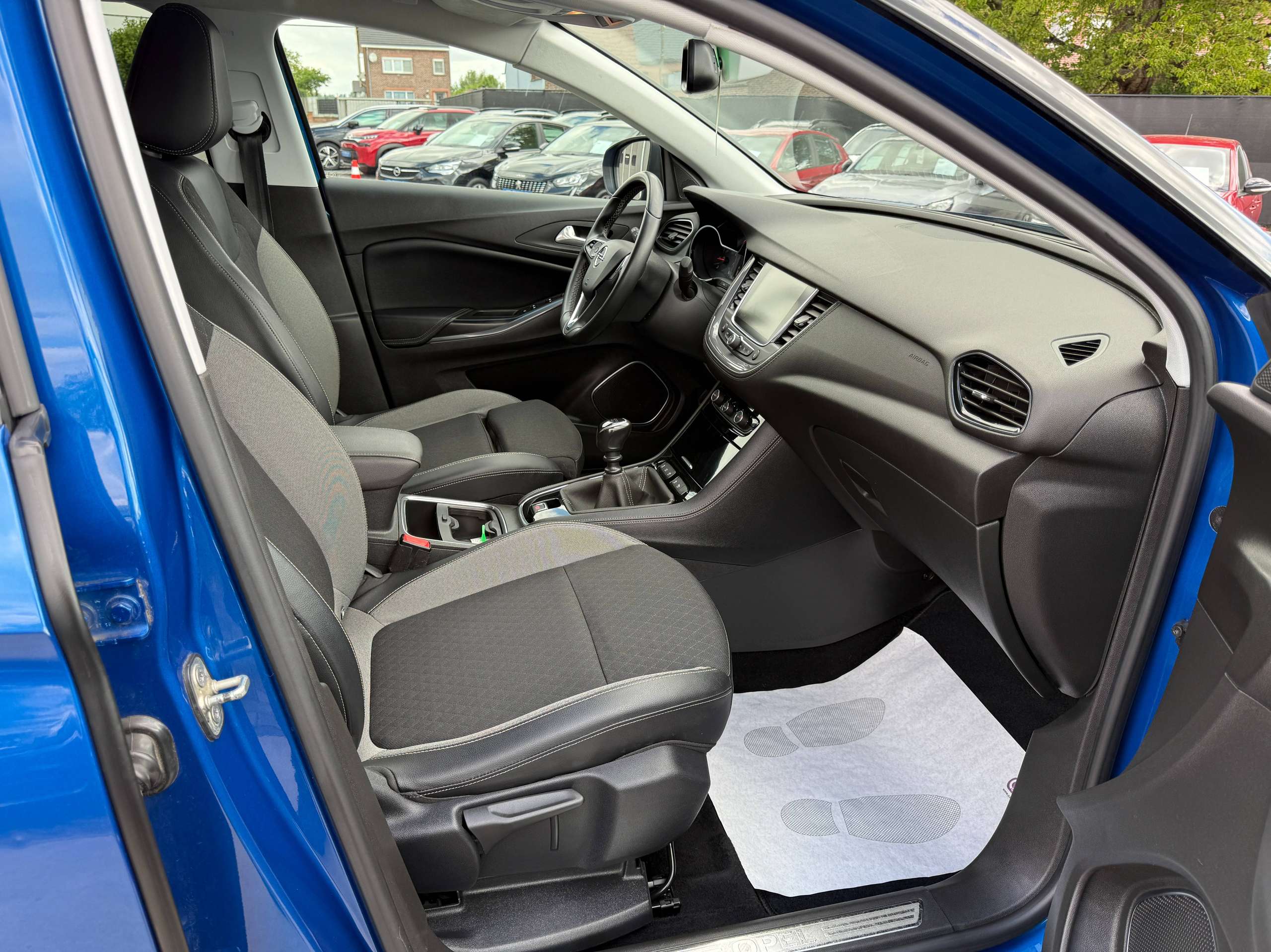 9b476b4b-c6e1-41ab-94aa-16866359b40e26-opel-grandland-x-1-2i-130pk-navigatie-carplay-camera-leder-led-alu.jpg