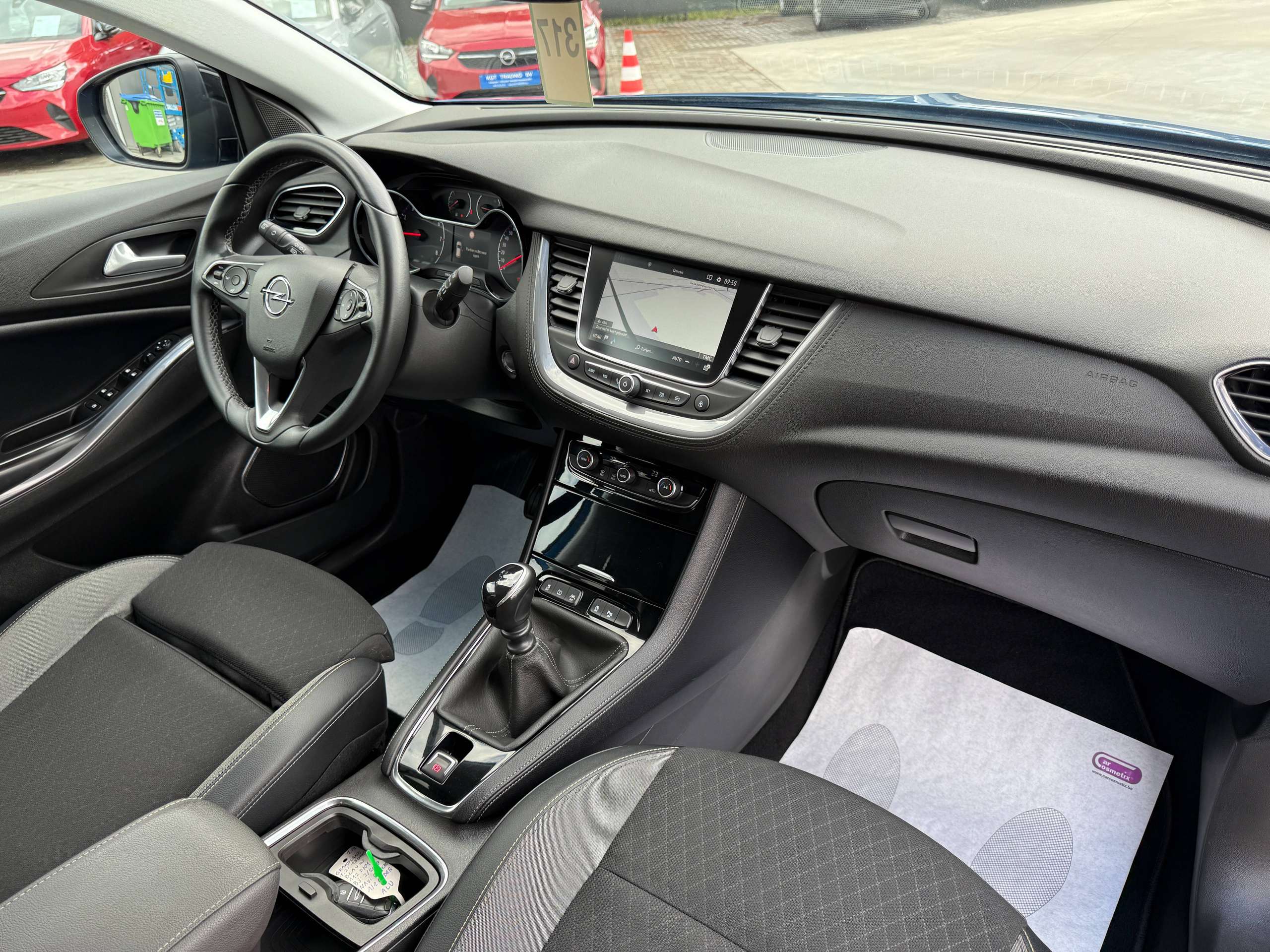 9b476b4b-c6e1-41ab-94aa-16866359b40e27-opel-grandland-x-1-2i-130pk-navigatie-carplay-camera-leder-led-alu.jpg