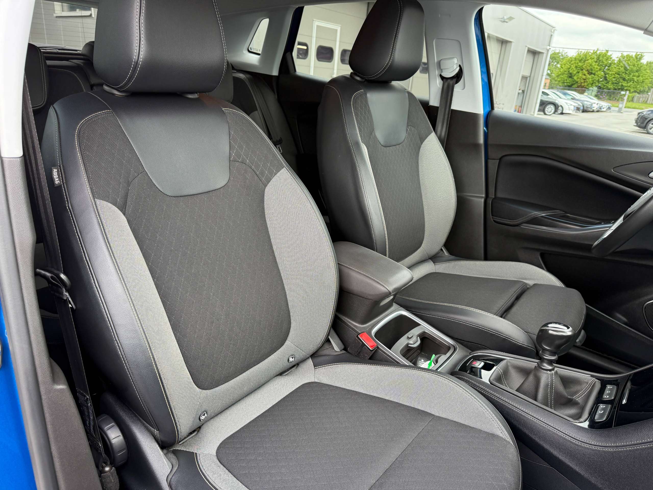 9b476b4b-c6e1-41ab-94aa-16866359b40e28-opel-grandland-x-1-2i-130pk-navigatie-carplay-camera-leder-led-alu.jpg