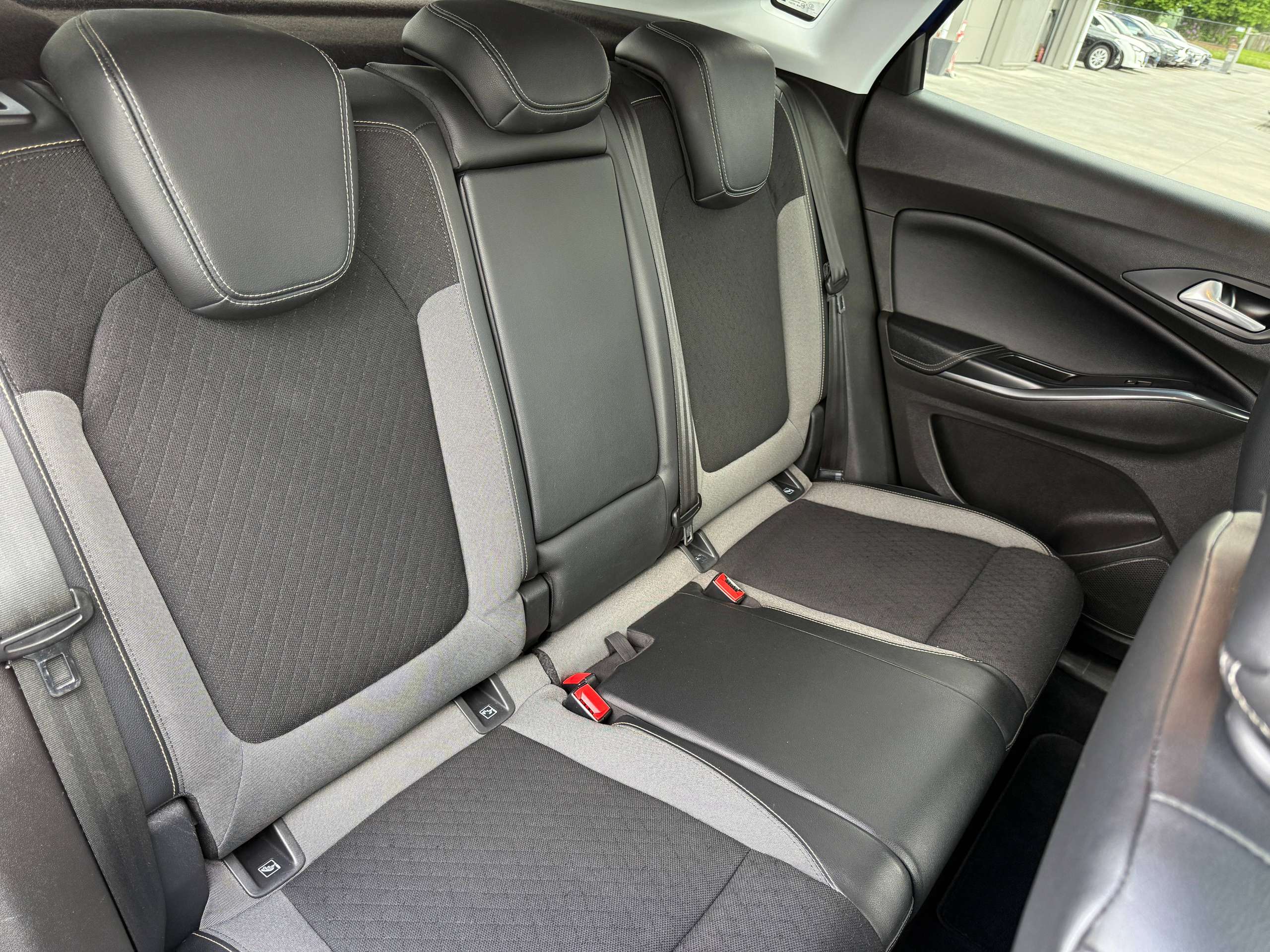 9b476b4b-c6e1-41ab-94aa-16866359b40e29-opel-grandland-x-1-2i-130pk-navigatie-carplay-camera-leder-led-alu.jpg
