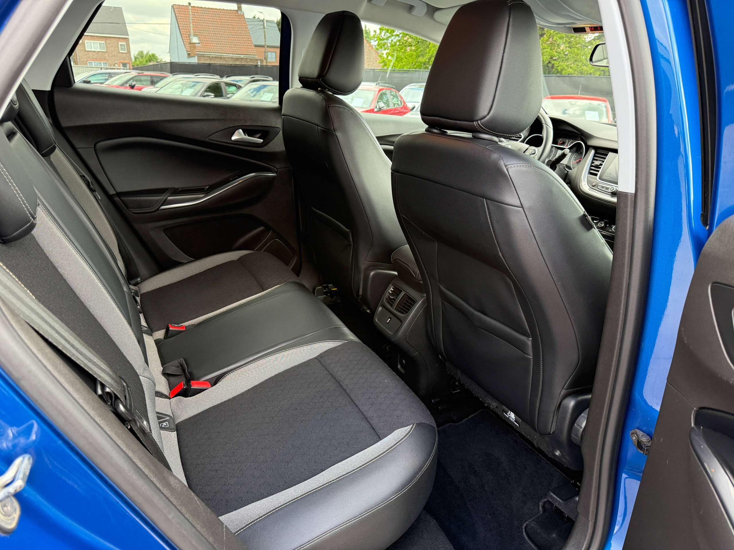 9b476b4b-c6e1-41ab-94aa-16866359b40e30-opel-grandland-x-1-2i-130pk-navigatie-carplay-camera-leder-led-alu.jpg