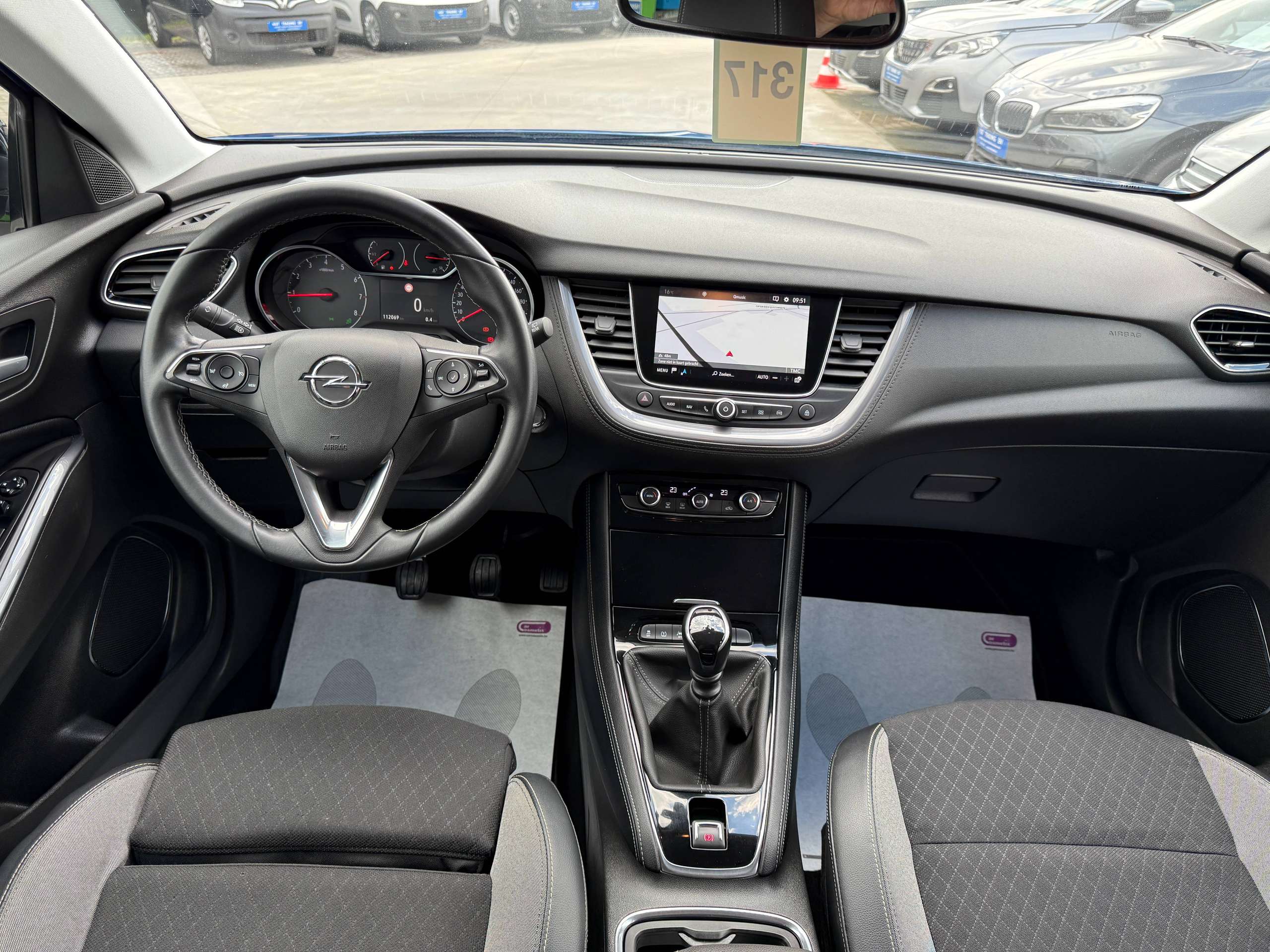 9b476b4b-c6e1-41ab-94aa-16866359b40e31-opel-grandland-x-1-2i-130pk-navigatie-carplay-camera-leder-led-alu.jpg