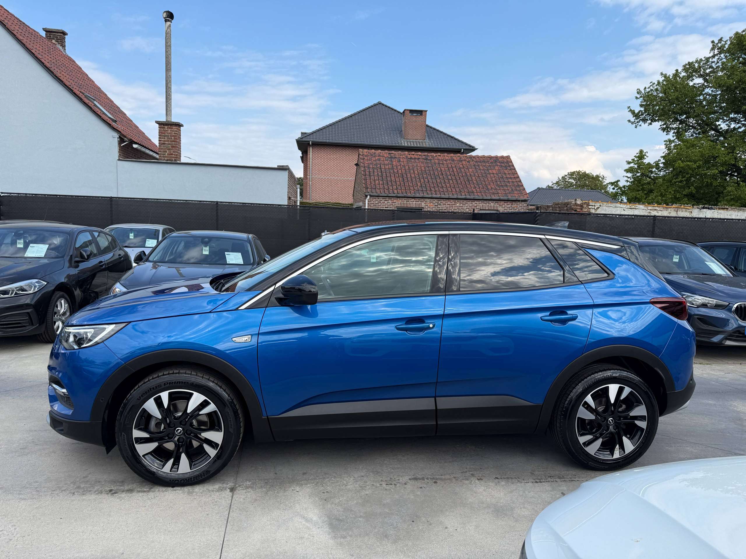 9b476b4b-c6e1-41ab-94aa-16866359b40e8-opel-grandland-x-1-2i-130pk-navigatie-carplay-camera-leder-led-alu.jpg