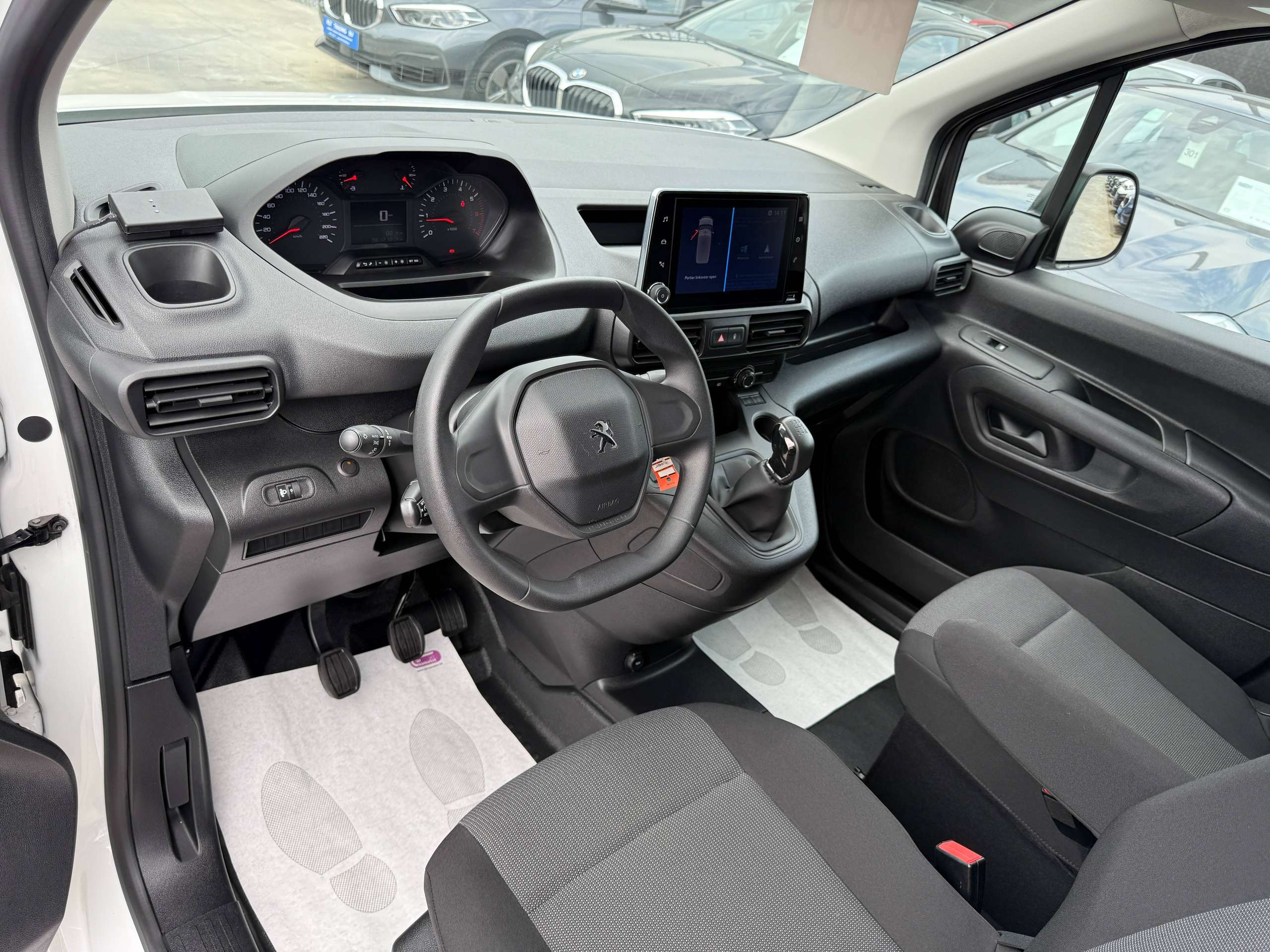 9c8ded66-e26e-4a59-88a5-168b880d989611-peugeot-partner-1-5-bluehdi-l2-carplay-bluetooth-parkeersensoren-a-c.jpg