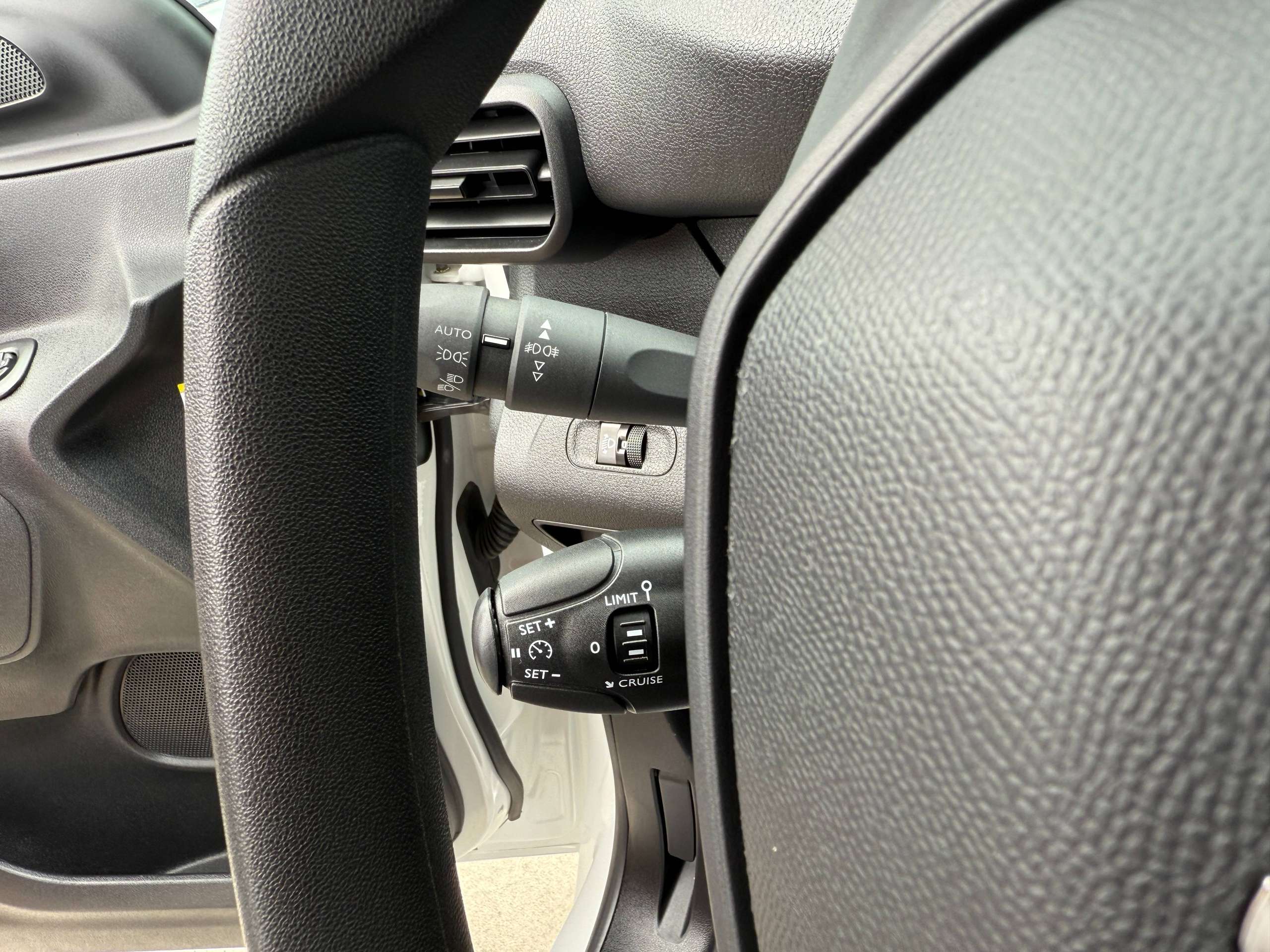 9c8ded66-e26e-4a59-88a5-168b880d989615-peugeot-partner-1-5-bluehdi-l2-carplay-bluetooth-parkeersensoren-a-c.jpg