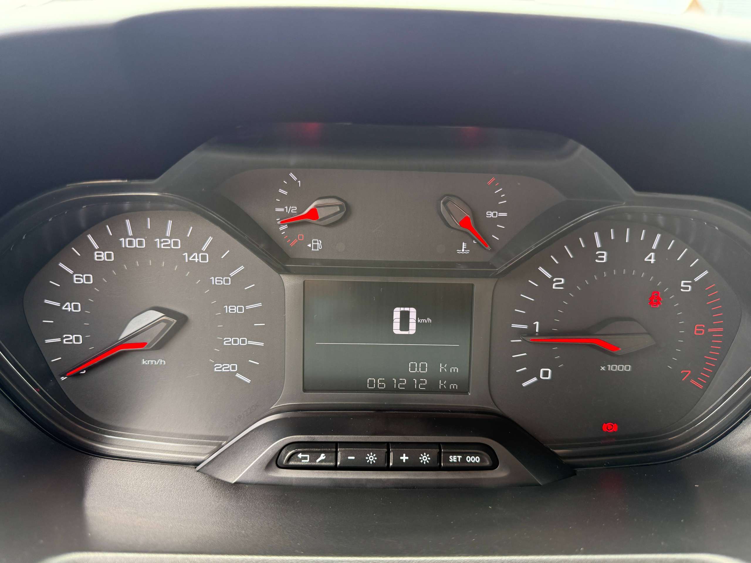 9c8ded66-e26e-4a59-88a5-168b880d989616-peugeot-partner-1-5-bluehdi-l2-carplay-bluetooth-parkeersensoren-a-c.jpg