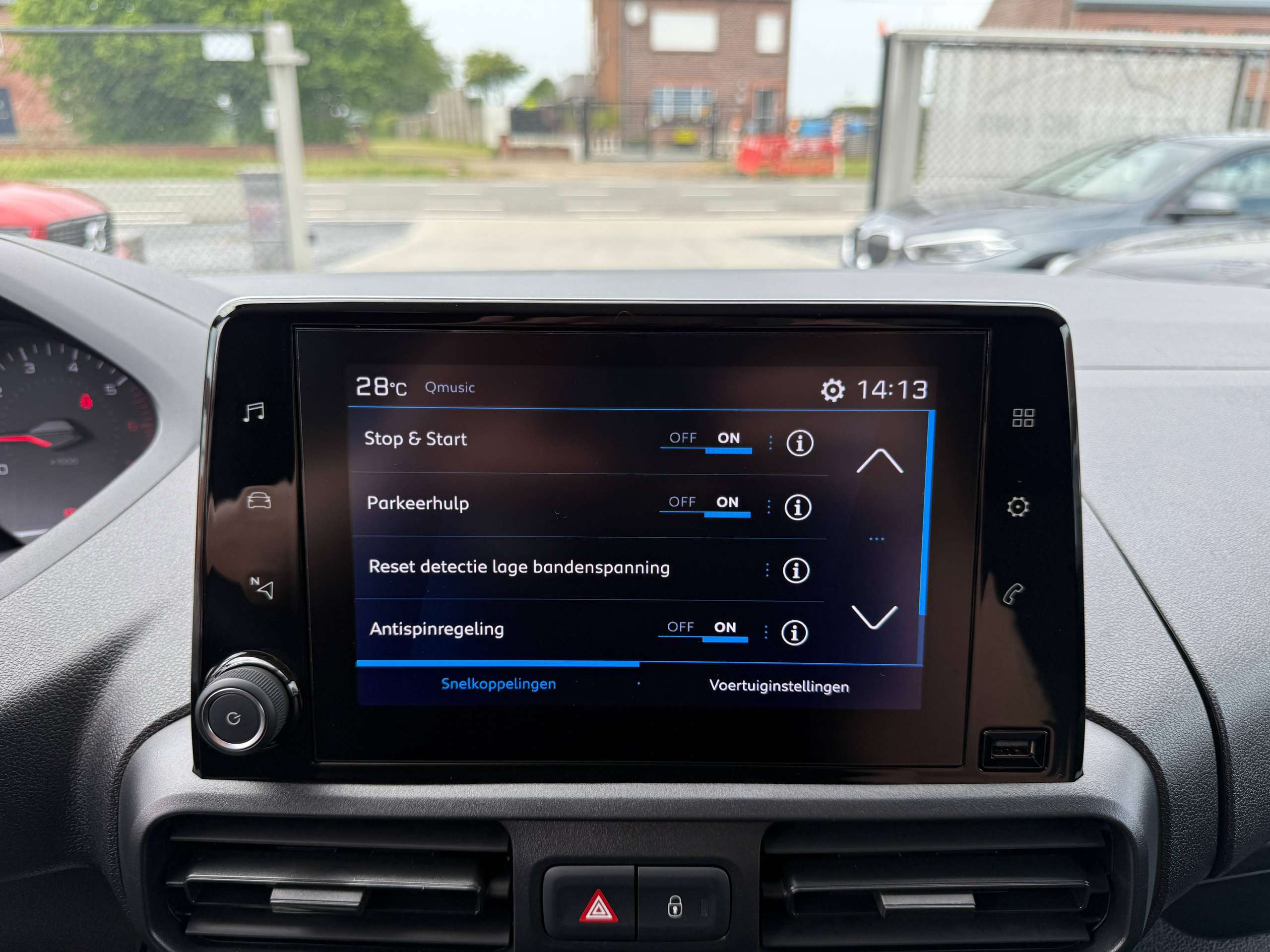 9c8ded66-e26e-4a59-88a5-168b880d989619-peugeot-partner-1-5-bluehdi-l2-carplay-bluetooth-parkeersensoren-a-c.jpg