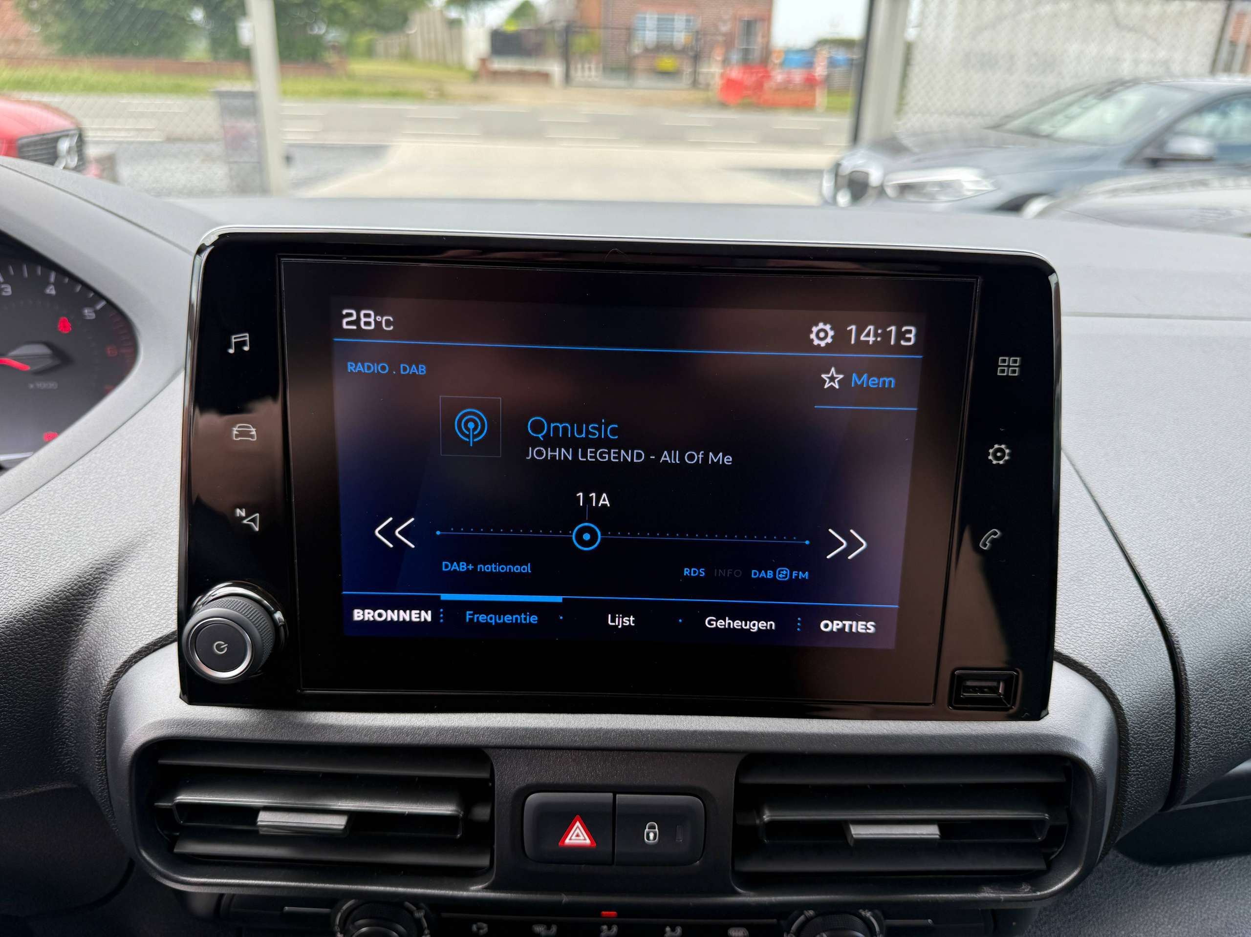 9c8ded66-e26e-4a59-88a5-168b880d989620-peugeot-partner-1-5-bluehdi-l2-carplay-bluetooth-parkeersensoren-a-c.jpg