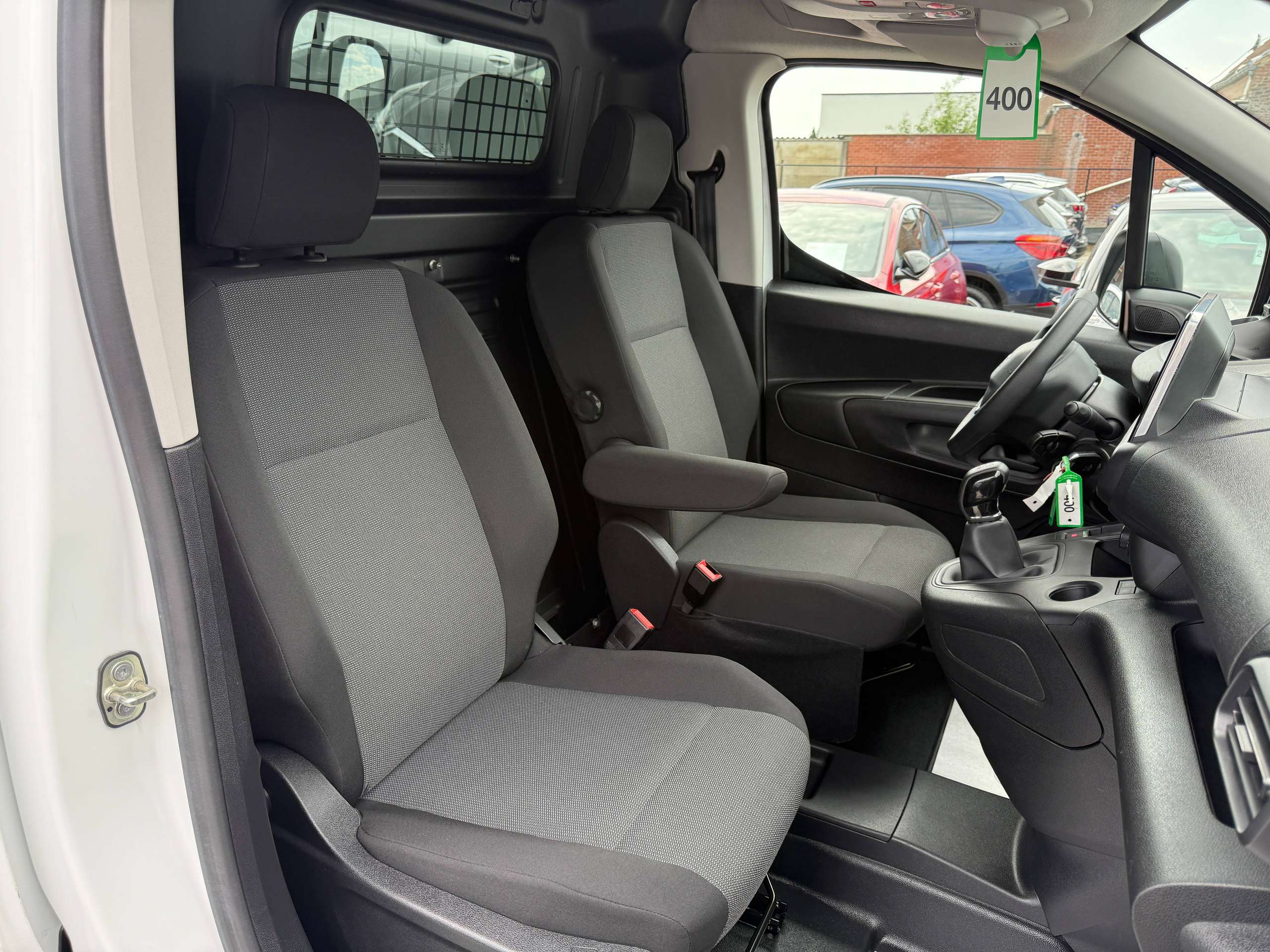 9c8ded66-e26e-4a59-88a5-168b880d989625-peugeot-partner-1-5-bluehdi-l2-carplay-bluetooth-parkeersensoren-a-c.jpg