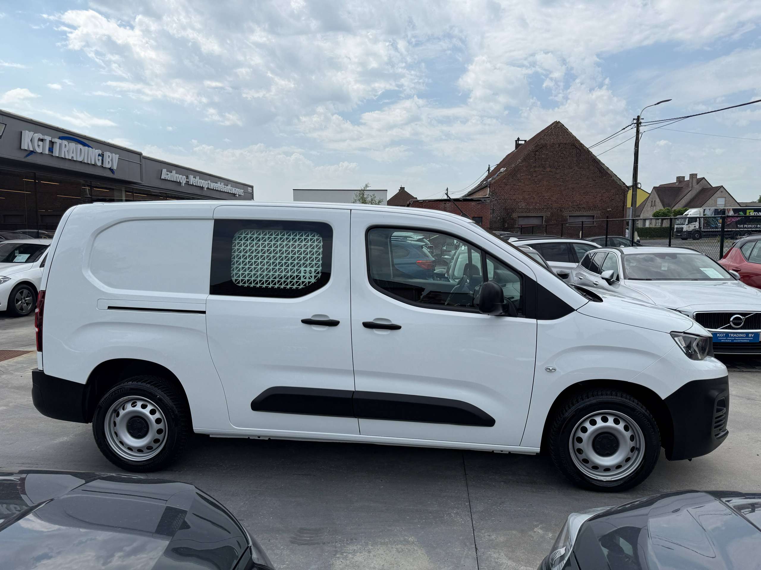 9c8ded66-e26e-4a59-88a5-168b880d98964-peugeot-partner-1-5-bluehdi-l2-carplay-bluetooth-parkeersensoren-a-c.jpg