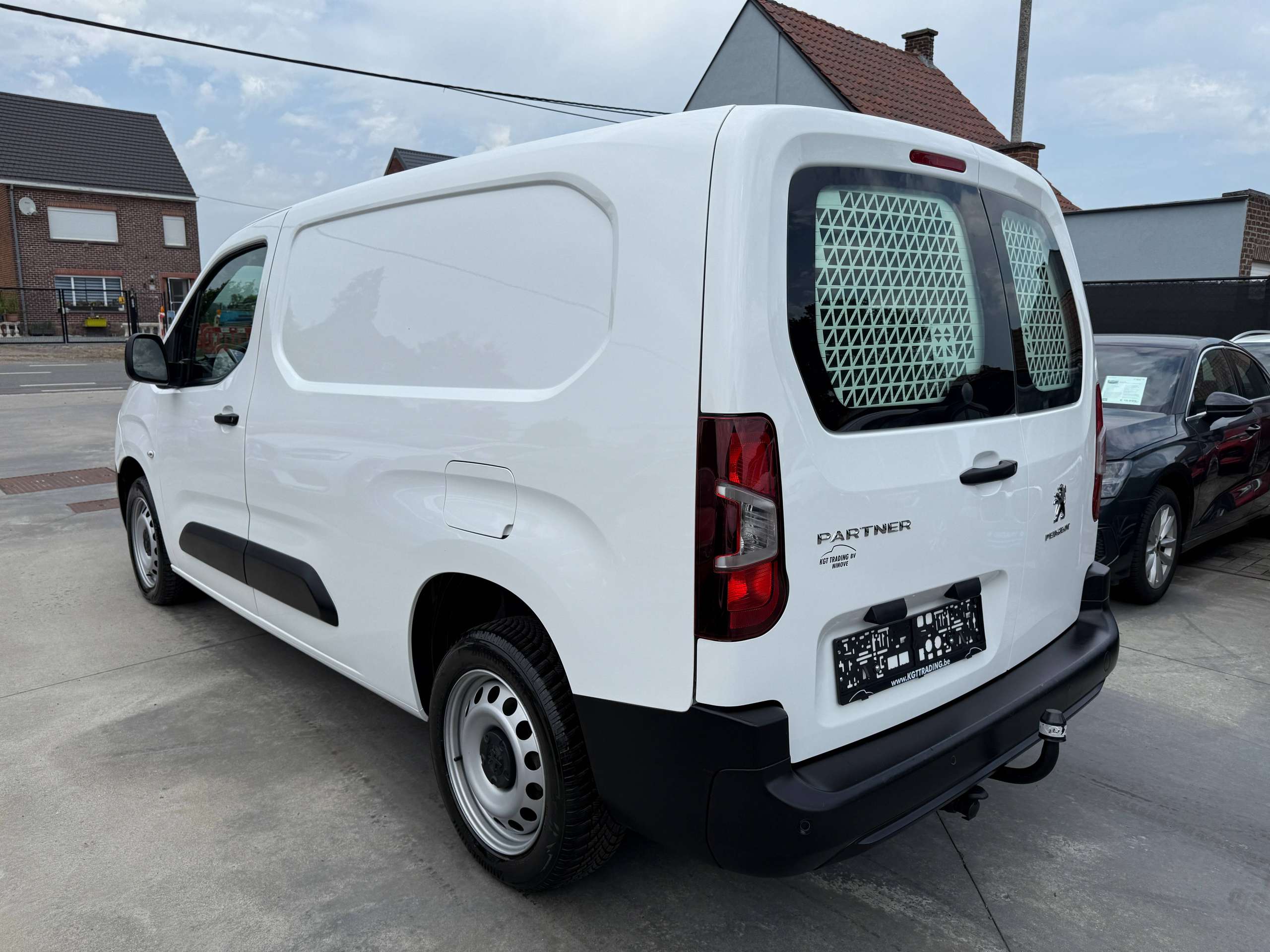 9c8ded66-e26e-4a59-88a5-168b880d98967-peugeot-partner-1-5-bluehdi-l2-carplay-bluetooth-parkeersensoren-a-c.jpg