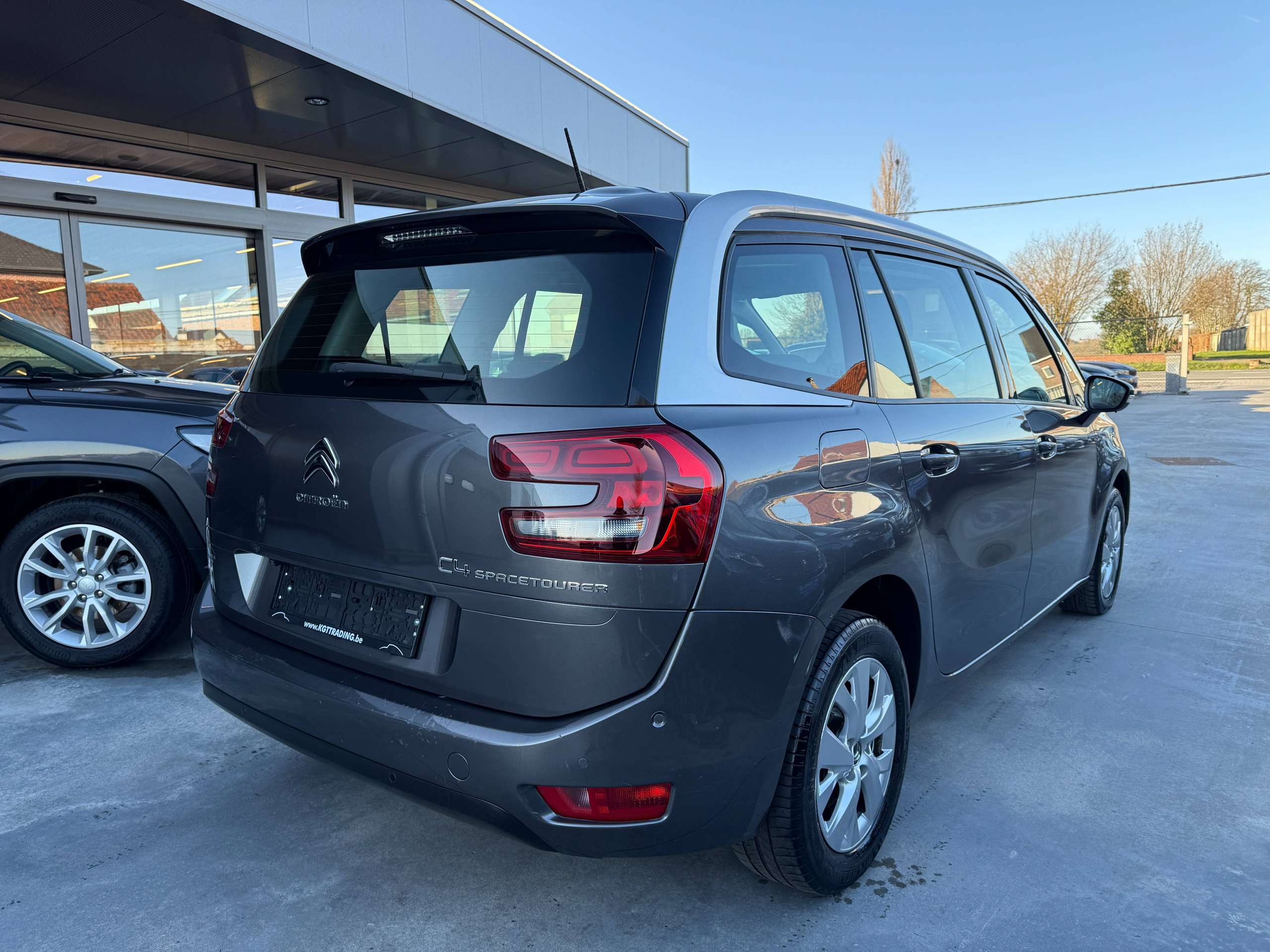 9cb720fe-ca86-4549-ae77-65d20c53c38d5-citroen-grand-c4-spacetourer-1-2i-130pk-7-zetels-facelift-camera-navi-carplay.jpg