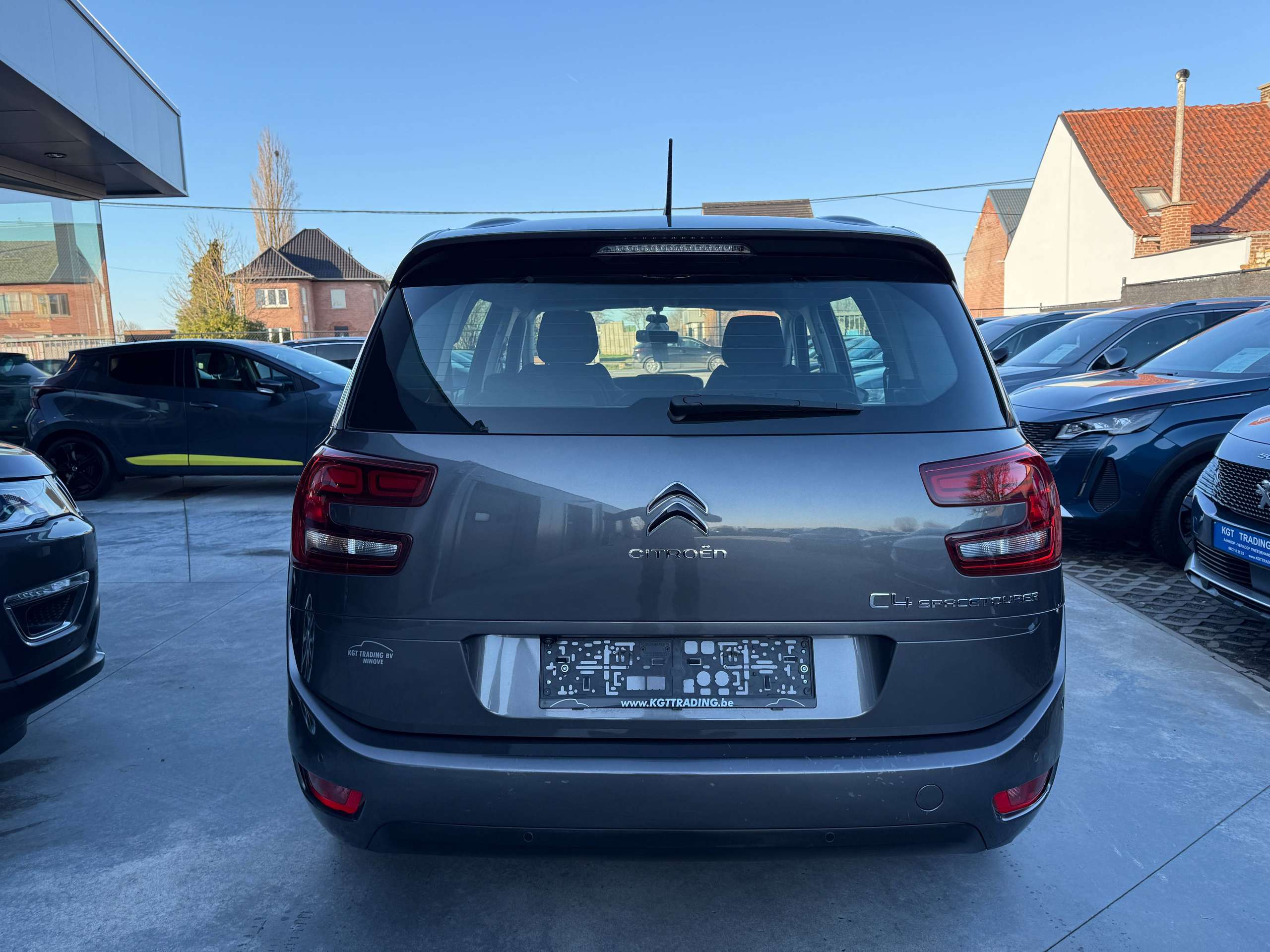 9cb720fe-ca86-4549-ae77-65d20c53c38d6-citroen-grand-c4-spacetourer-1-2i-130pk-7-zetels-facelift-camera-navi-carplay.jpg