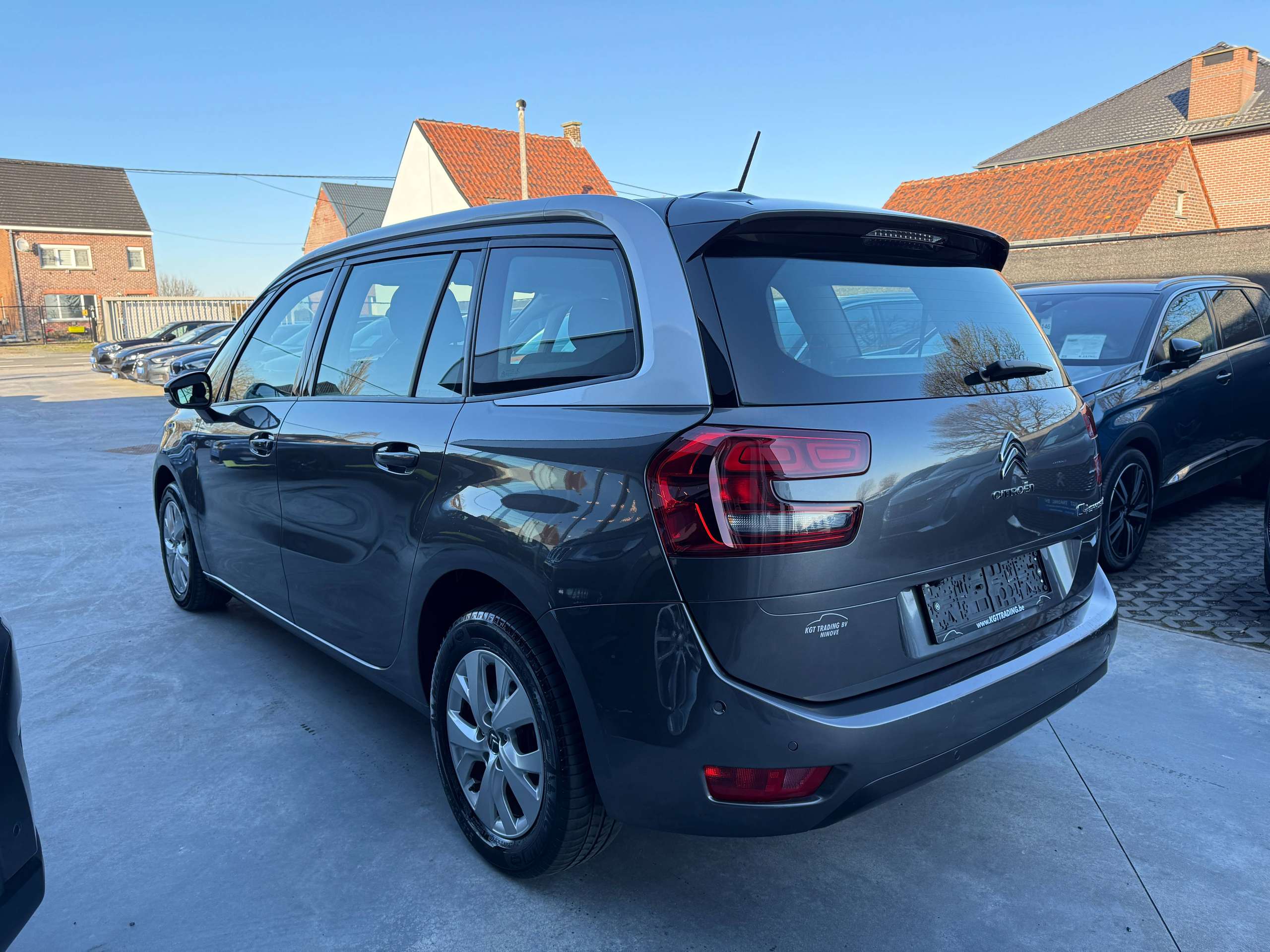 9cb720fe-ca86-4549-ae77-65d20c53c38d7-citroen-grand-c4-spacetourer-1-2i-130pk-7-zetels-facelift-camera-navi-carplay.jpg