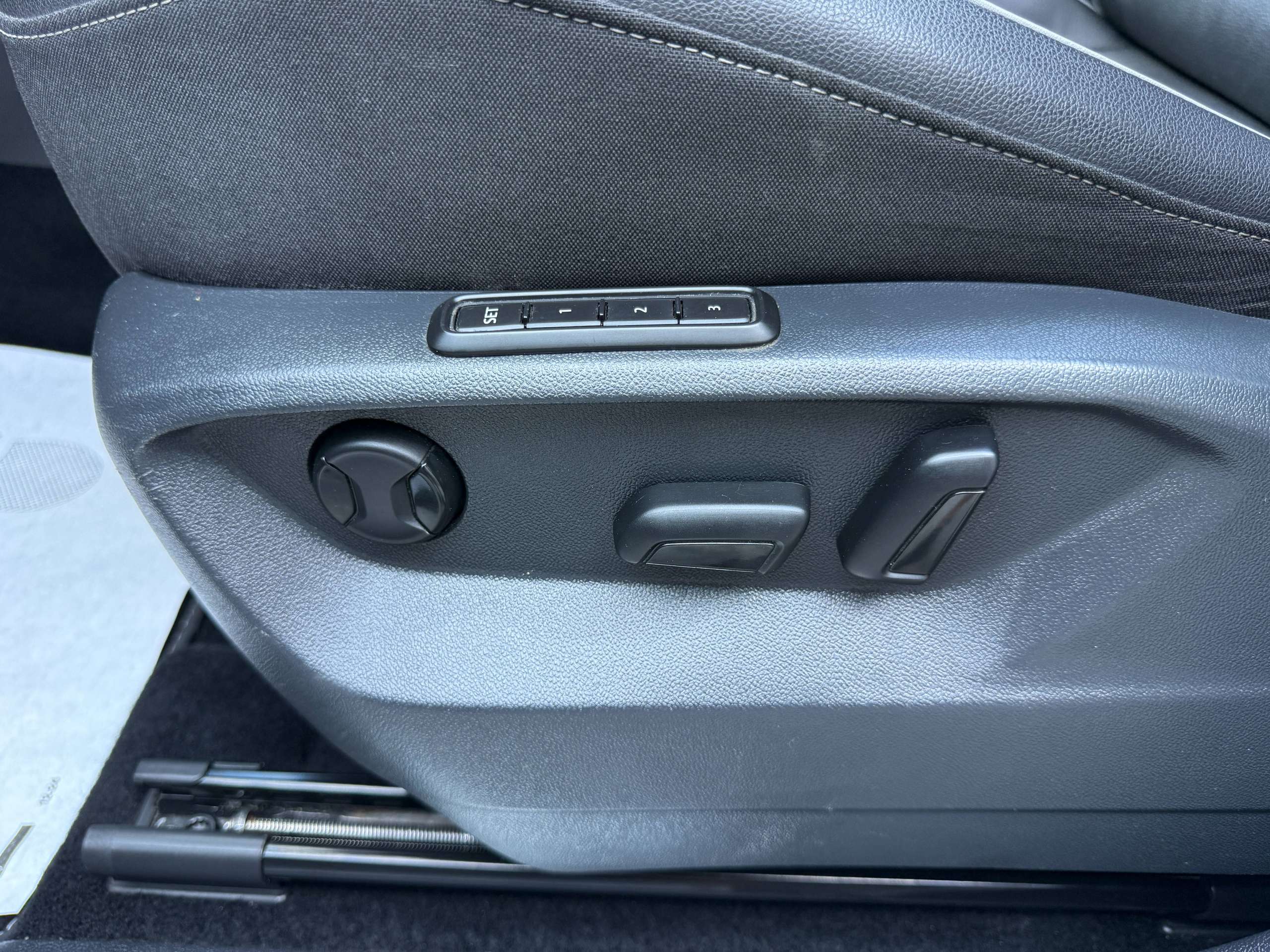 a163b579-a18d-44ba-81a4-1220cbd1892a14-volkswagen-tiguan-allspace-2-0-tdi-7-zit-automaat-r-line-navi-full-led-virtual-opendak-leder-camera.jpg