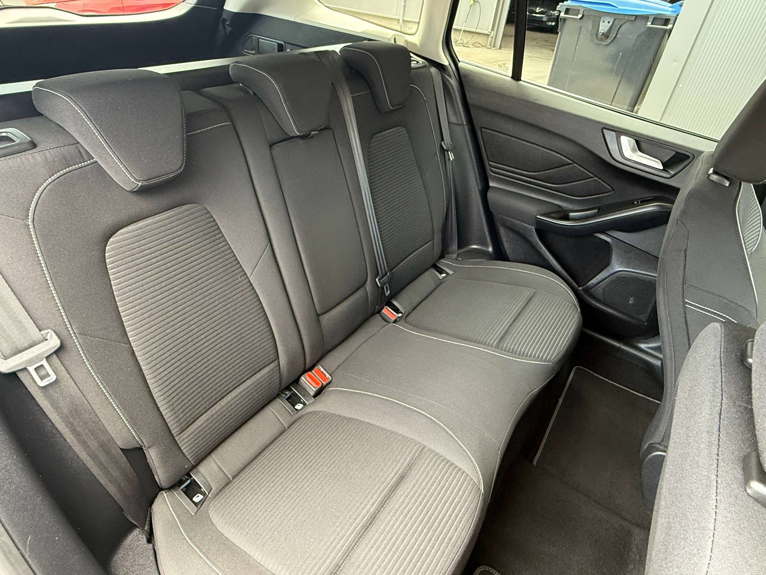 a24c0e3c-17d0-4150-a391-14ada8c1e33534-ford-focus-1-5-tdci-automaat-clipper-full-led-navigatie-camera-carplay-dab-trekhaak.jpg