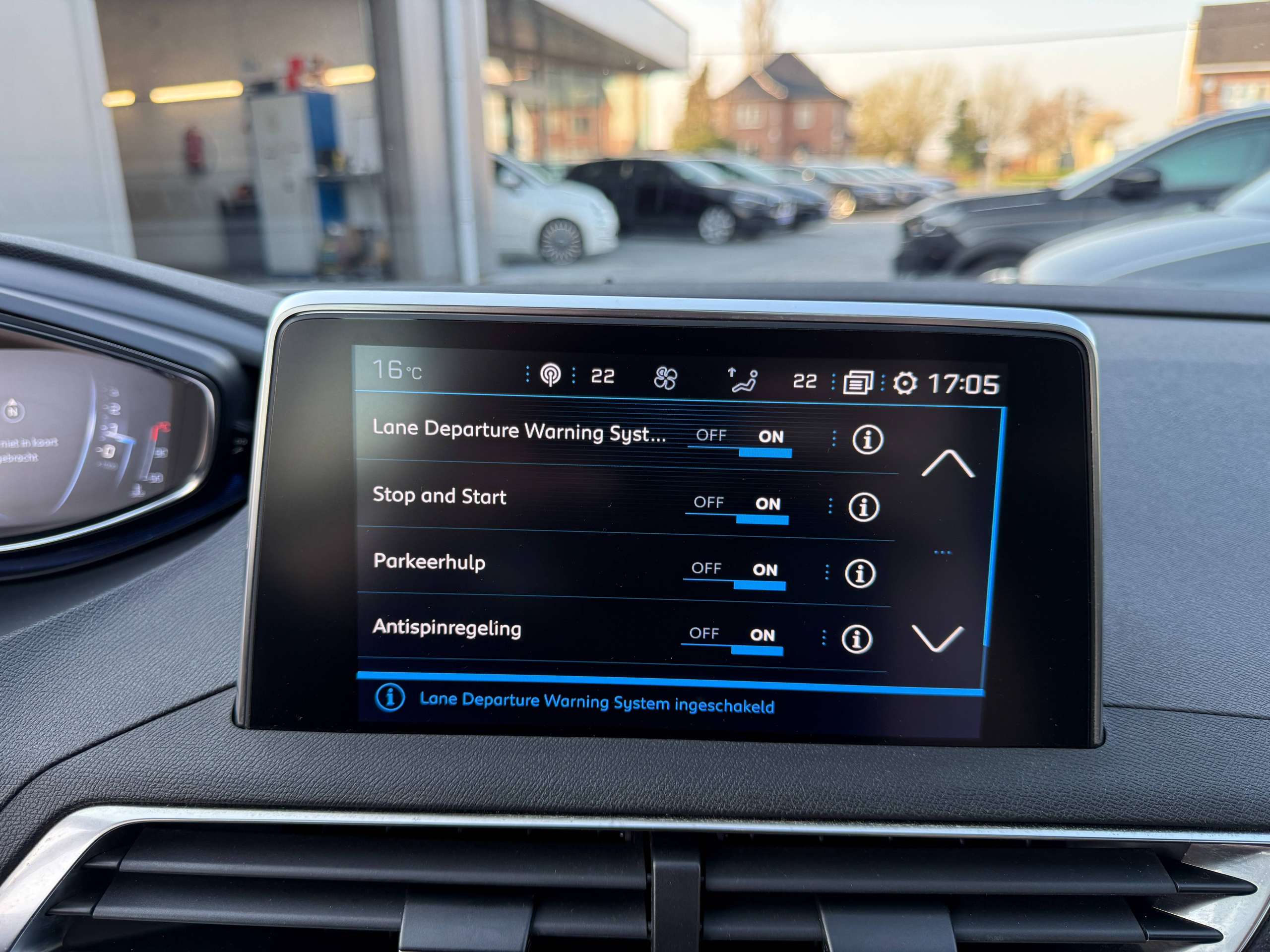 a2c83c11-0f8c-4e96-b8df-0dccece38bec22-peugeot-3008-1-2i-130pk-opendak-navigatie-carplay-camera-dab.jpg