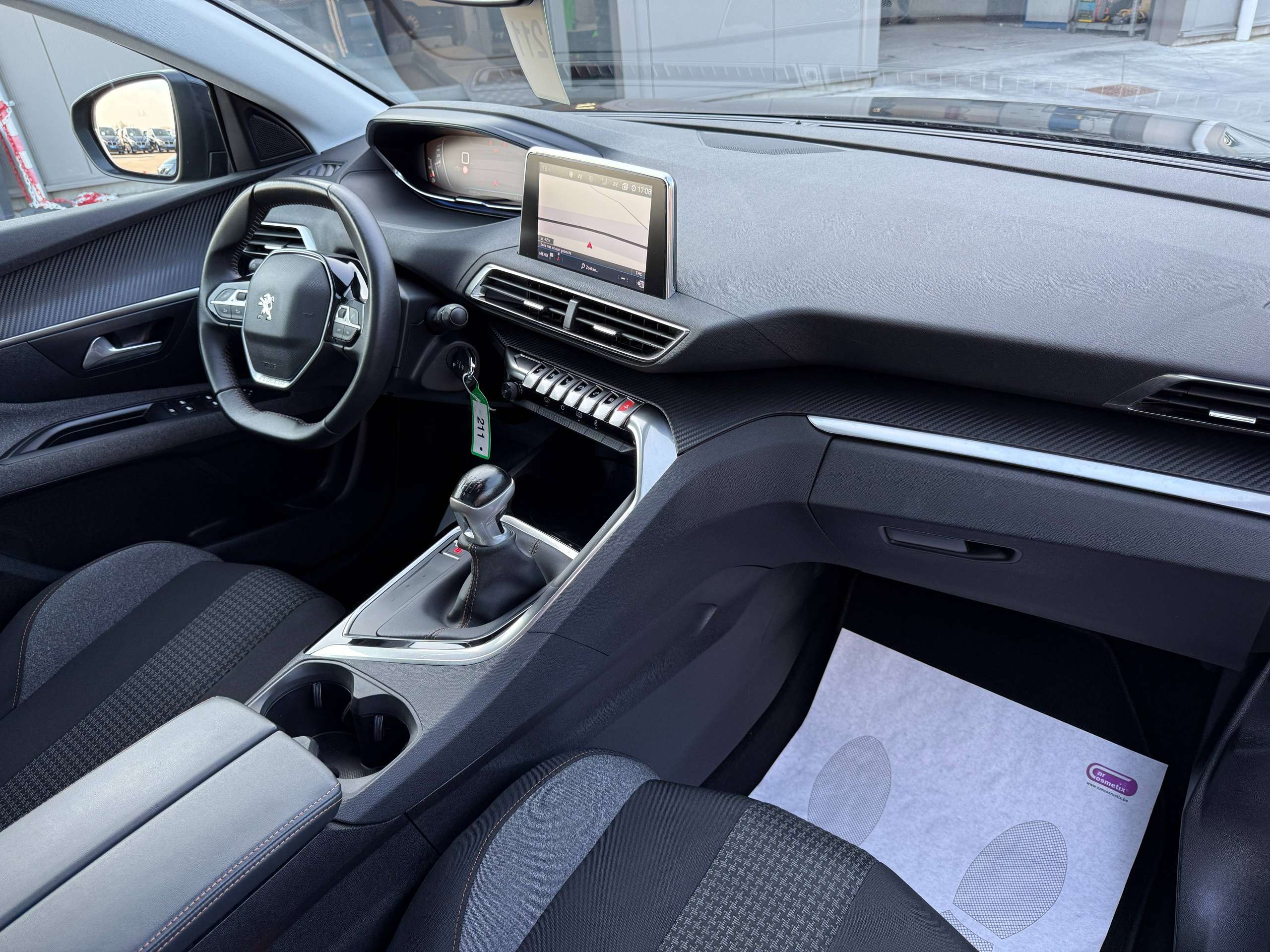 a2c83c11-0f8c-4e96-b8df-0dccece38bec27-peugeot-3008-1-2i-130pk-opendak-navigatie-carplay-camera-dab.jpg