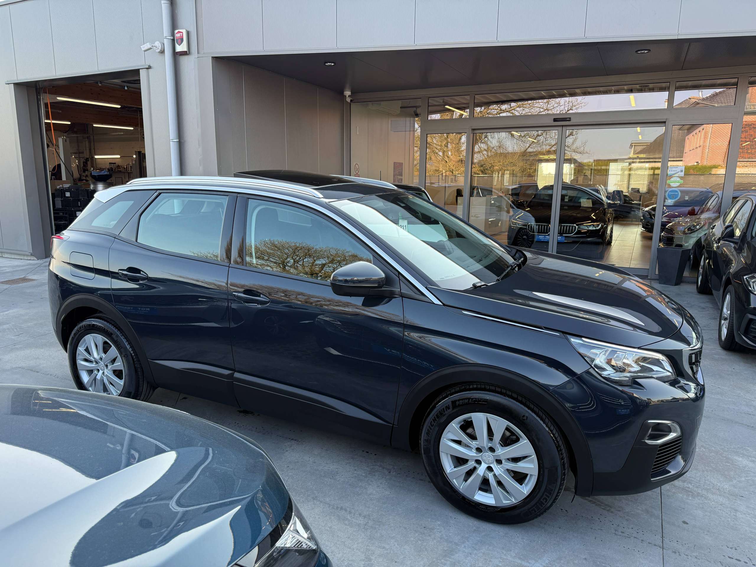 a2c83c11-0f8c-4e96-b8df-0dccece38bec4-peugeot-3008-1-2i-130pk-opendak-navigatie-carplay-camera-dab.jpg
