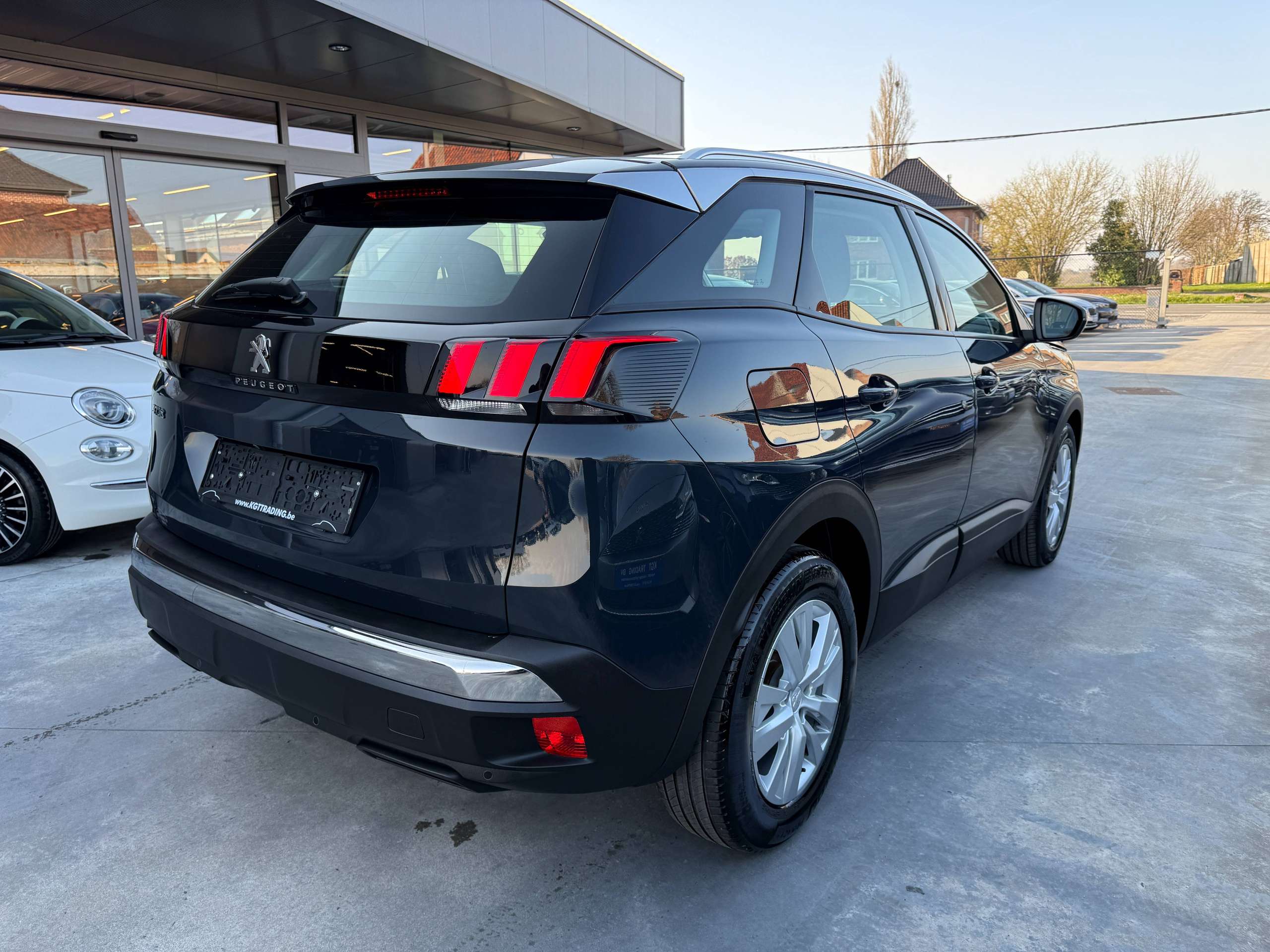 a2c83c11-0f8c-4e96-b8df-0dccece38bec5-peugeot-3008-1-2i-130pk-opendak-navigatie-carplay-camera-dab.jpg