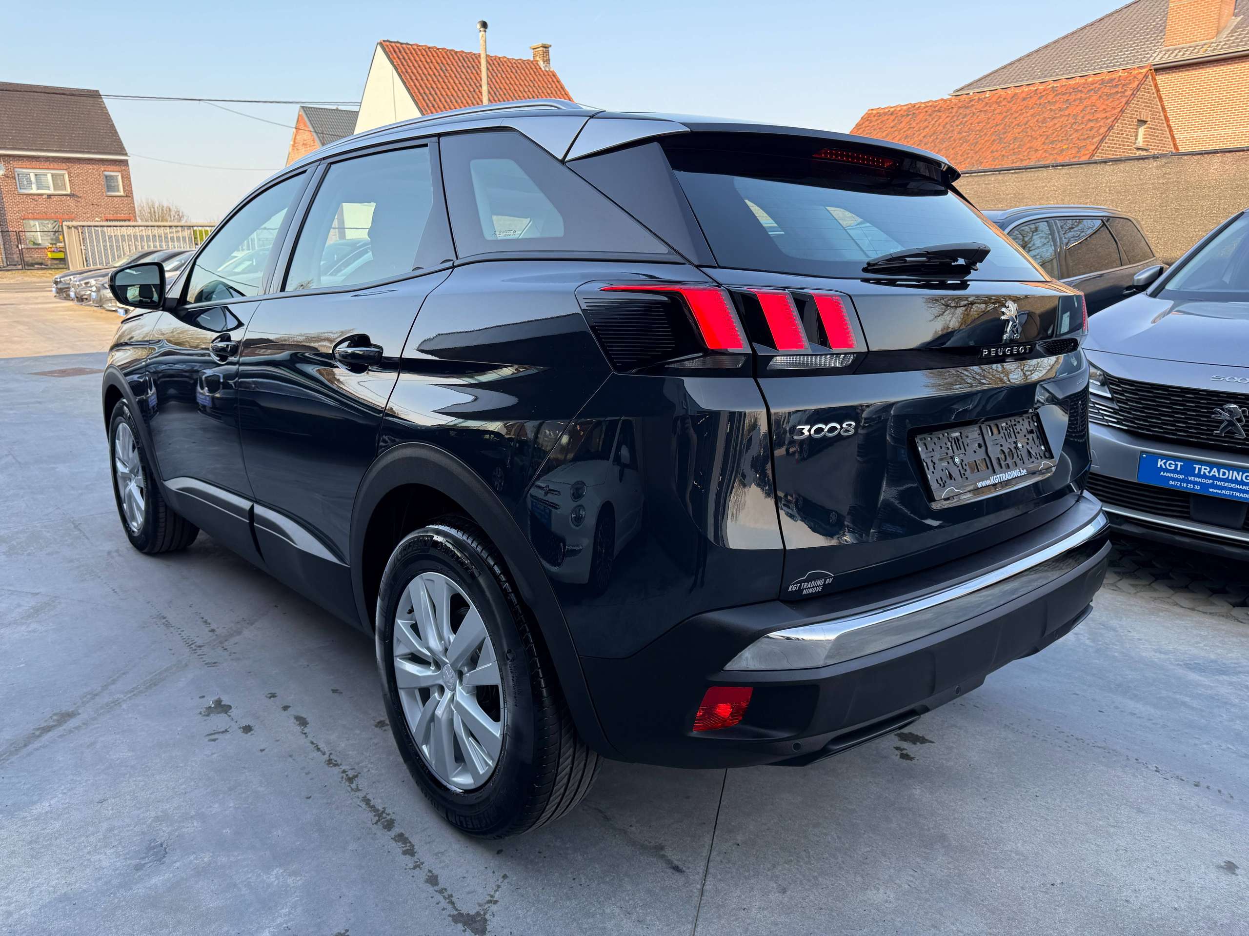 a2c83c11-0f8c-4e96-b8df-0dccece38bec7-peugeot-3008-1-2i-130pk-opendak-navigatie-carplay-camera-dab.jpg