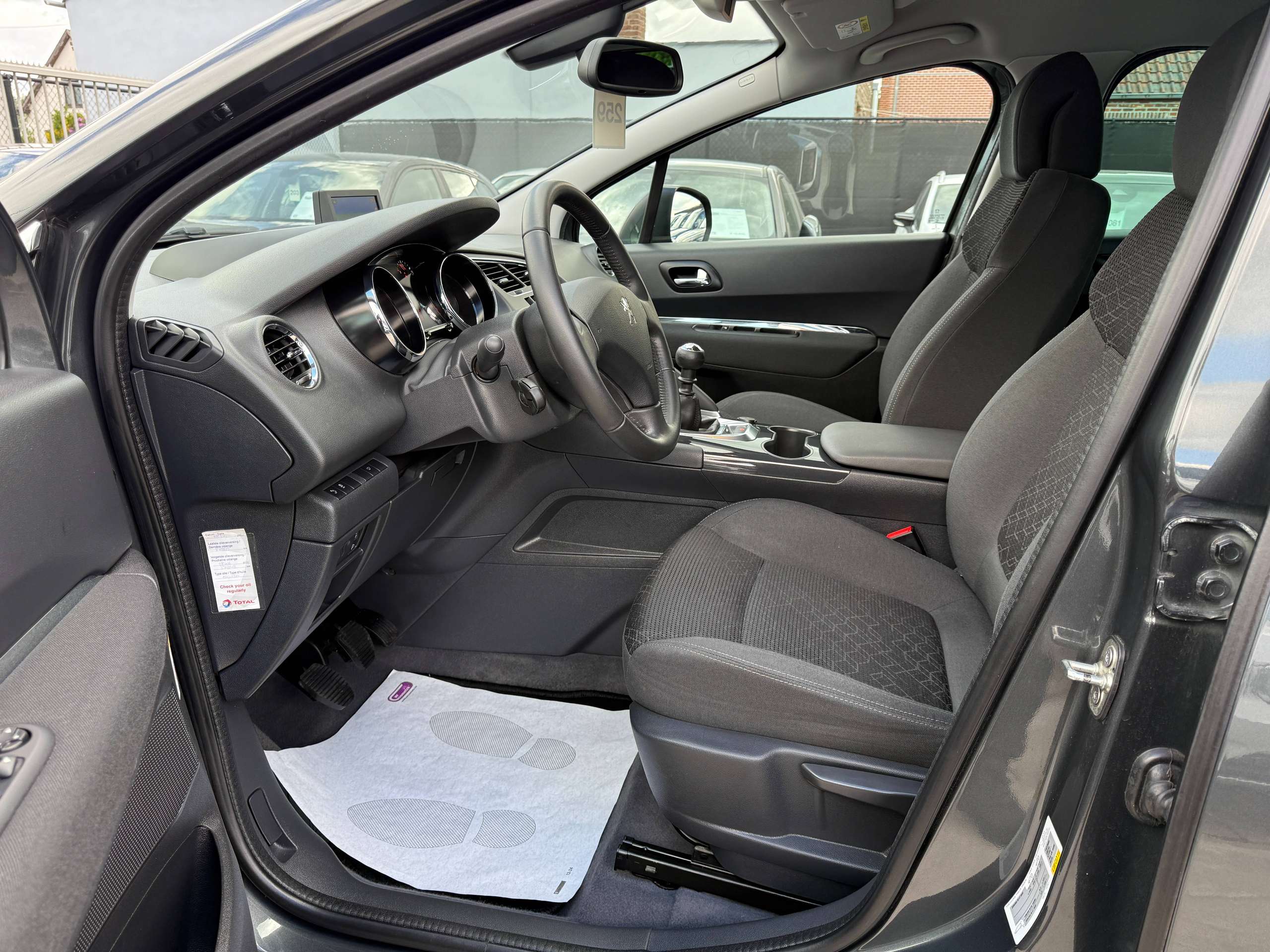 a361c59a-721b-4891-a743-ba4768fcca1211-peugeot-3008-1-2i-130pk-navigatie-camera-bluetooth-pdc-head-up-alu.jpg