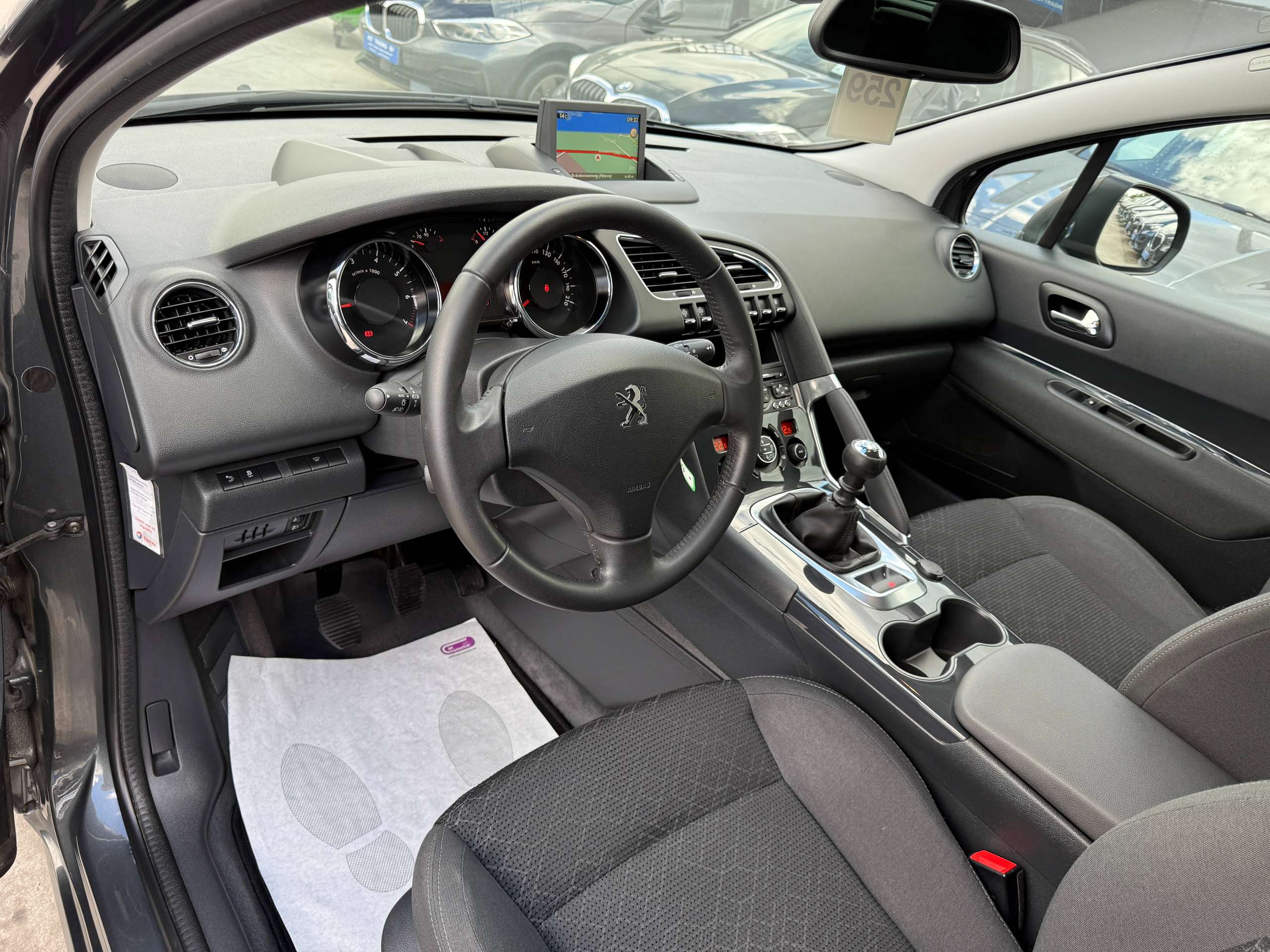 a361c59a-721b-4891-a743-ba4768fcca1212-peugeot-3008-1-2i-130pk-navigatie-camera-bluetooth-pdc-head-up-alu.jpg