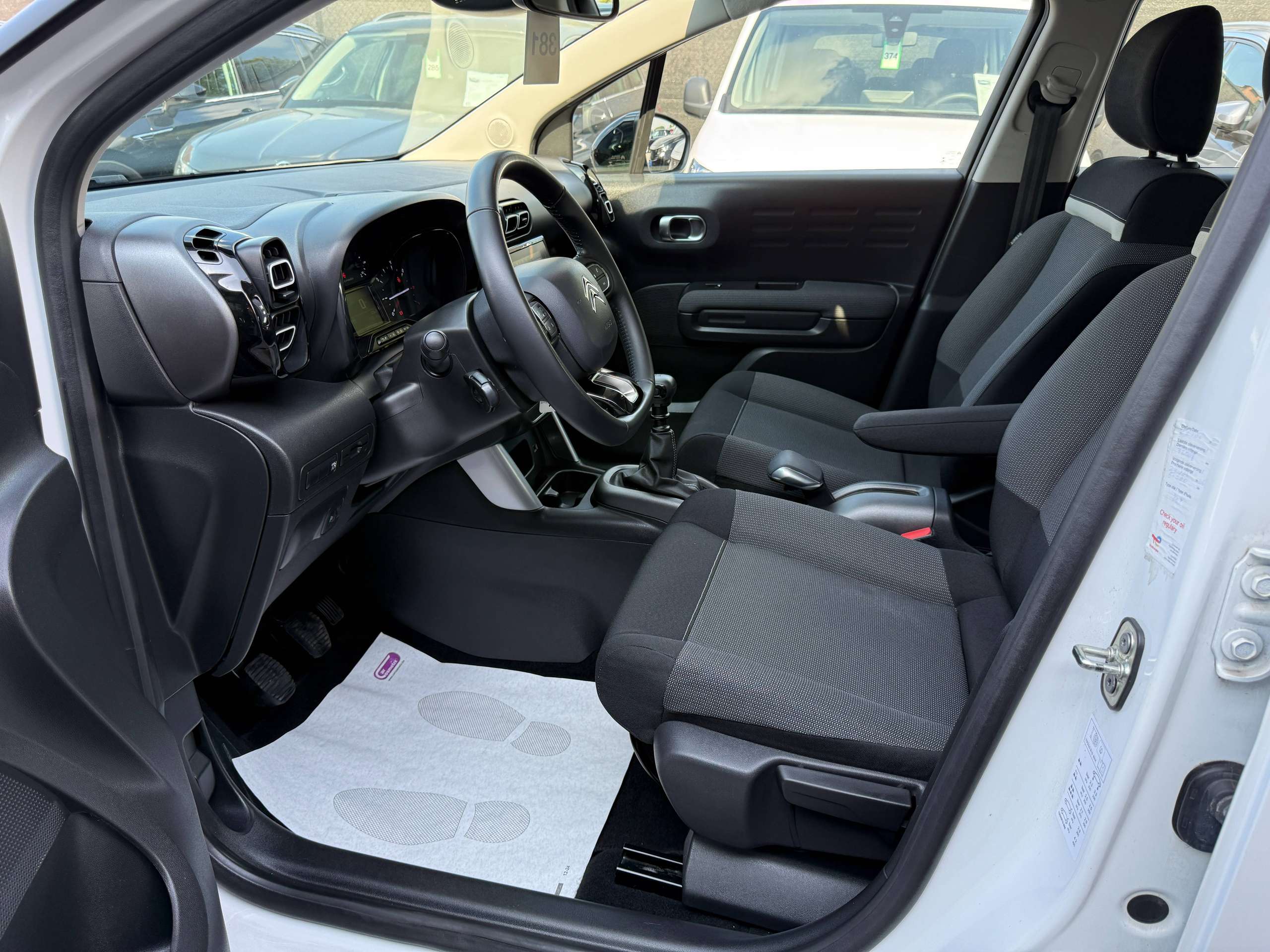 a3710581-e079-42ca-b2b2-7f5e96d5286811-citroen-c3-aircross-1-2i-110pk-navigatie-led-carplay-pdc-bluetooth.jpg