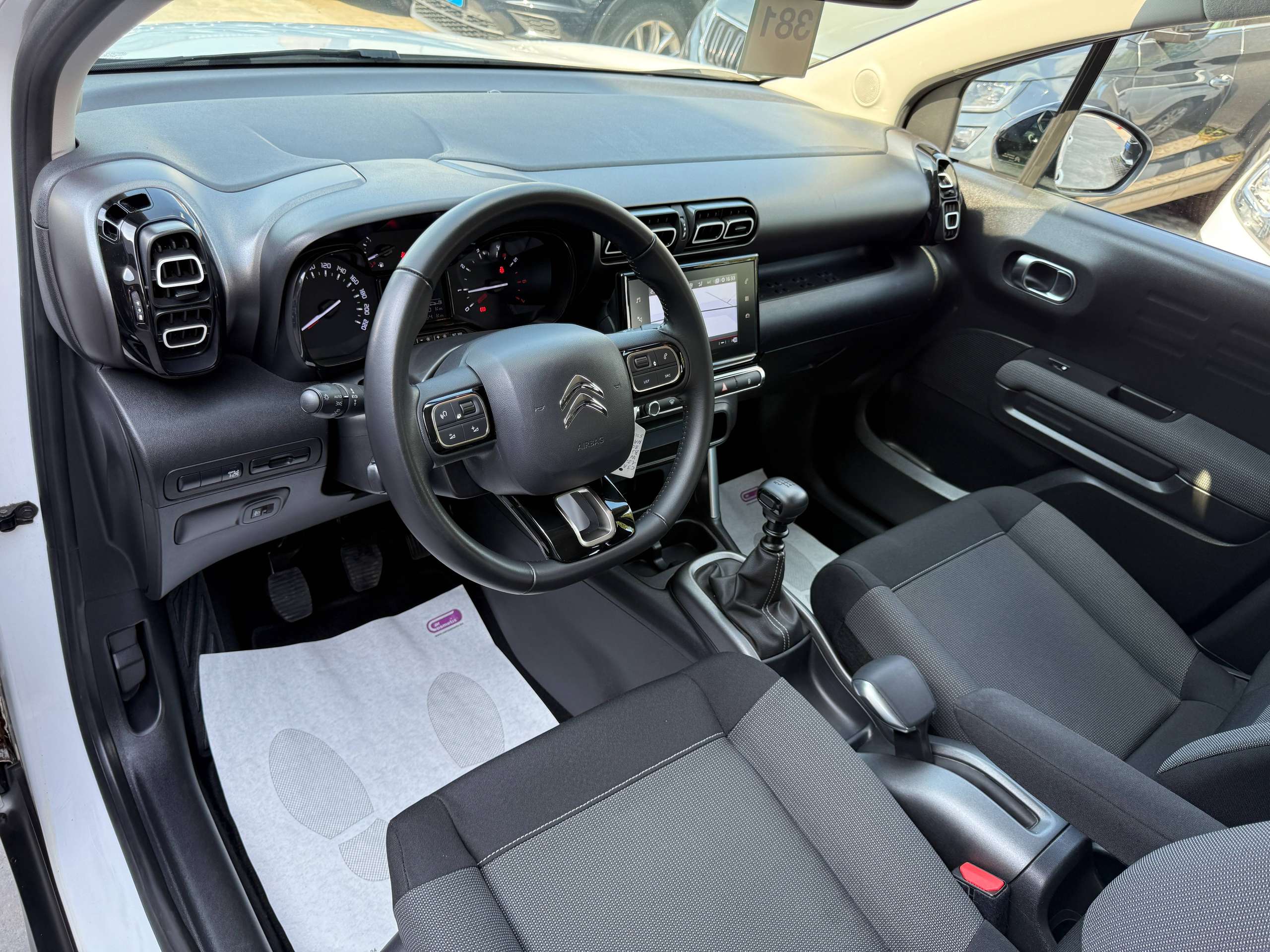 a3710581-e079-42ca-b2b2-7f5e96d5286812-citroen-c3-aircross-1-2i-110pk-navigatie-led-carplay-pdc-bluetooth.jpg