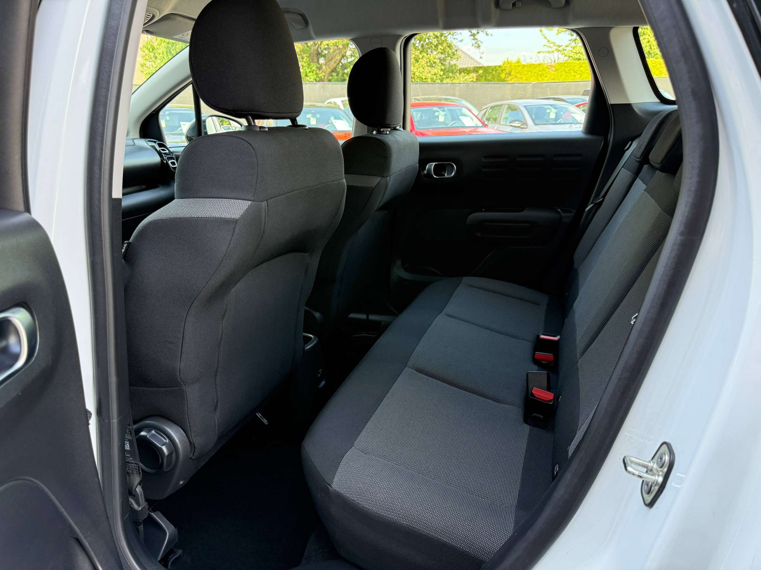 a3710581-e079-42ca-b2b2-7f5e96d5286813-citroen-c3-aircross-1-2i-110pk-navigatie-led-carplay-pdc-bluetooth.jpg