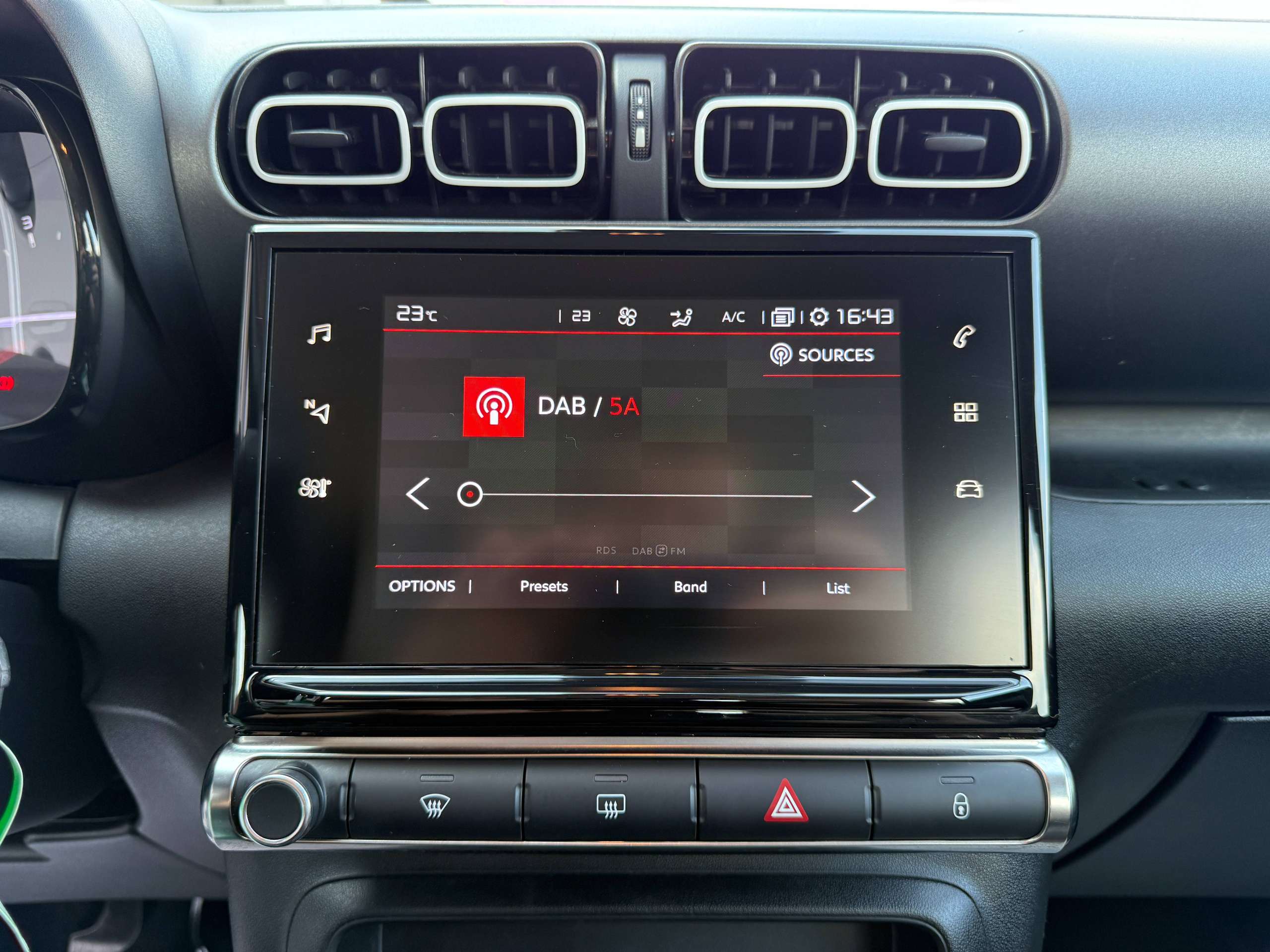 a3710581-e079-42ca-b2b2-7f5e96d5286819-citroen-c3-aircross-1-2i-110pk-navigatie-led-carplay-pdc-bluetooth.jpg