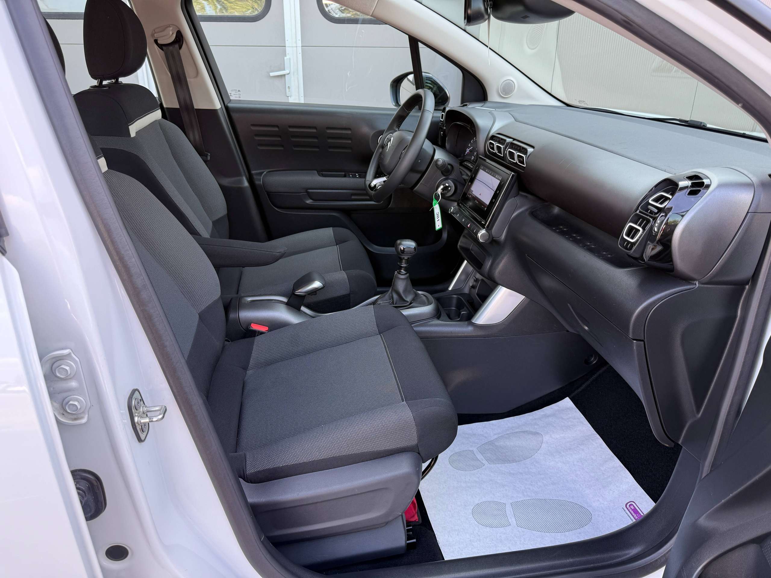 a3710581-e079-42ca-b2b2-7f5e96d5286825-citroen-c3-aircross-1-2i-110pk-navigatie-led-carplay-pdc-bluetooth.jpg