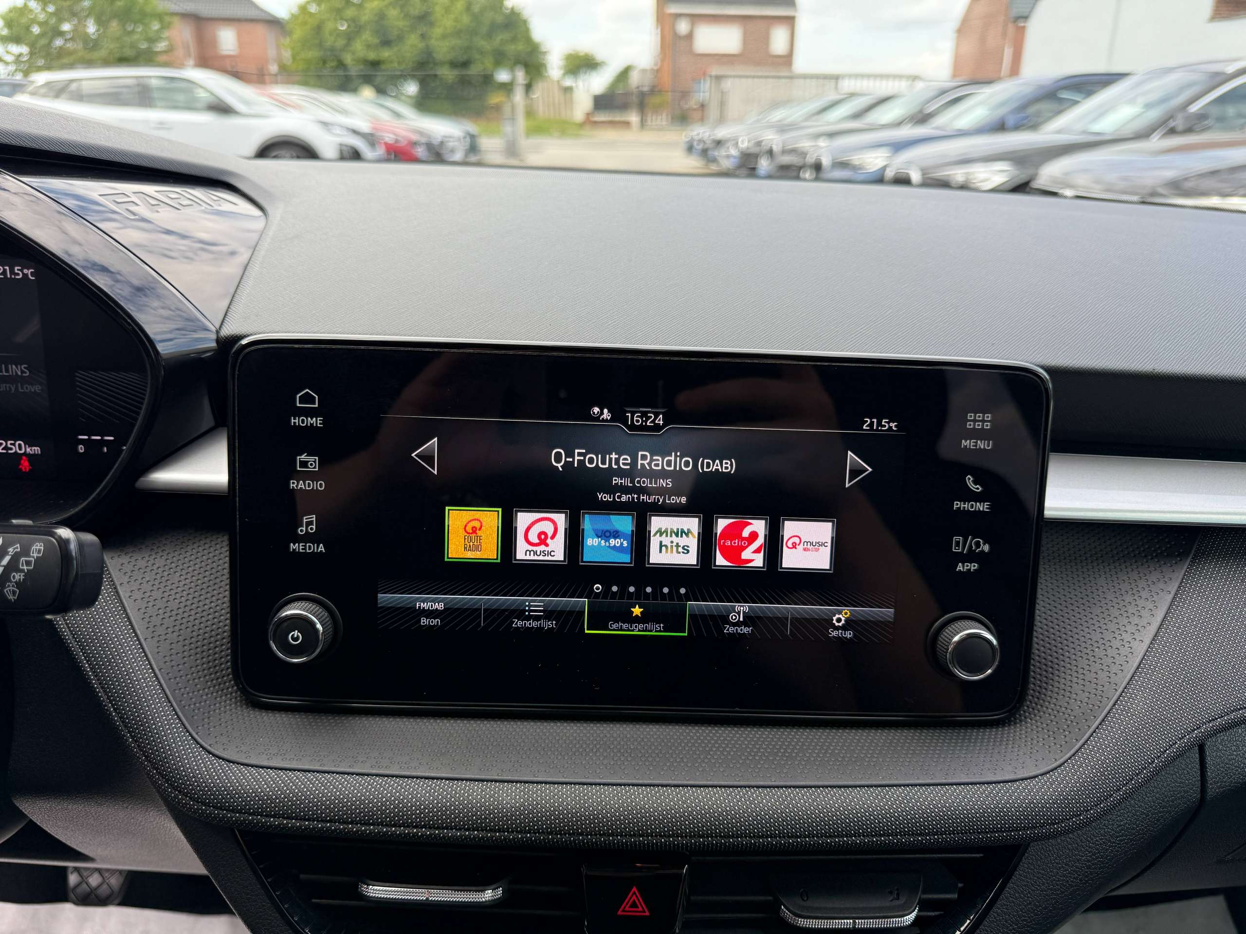 a416d38b-fa4b-48df-9fde-53dd685877ed20-skoda-fabia-1-0i-80pk-camera-zetelverwarming-carplay-full-led-trekhaak.jpg