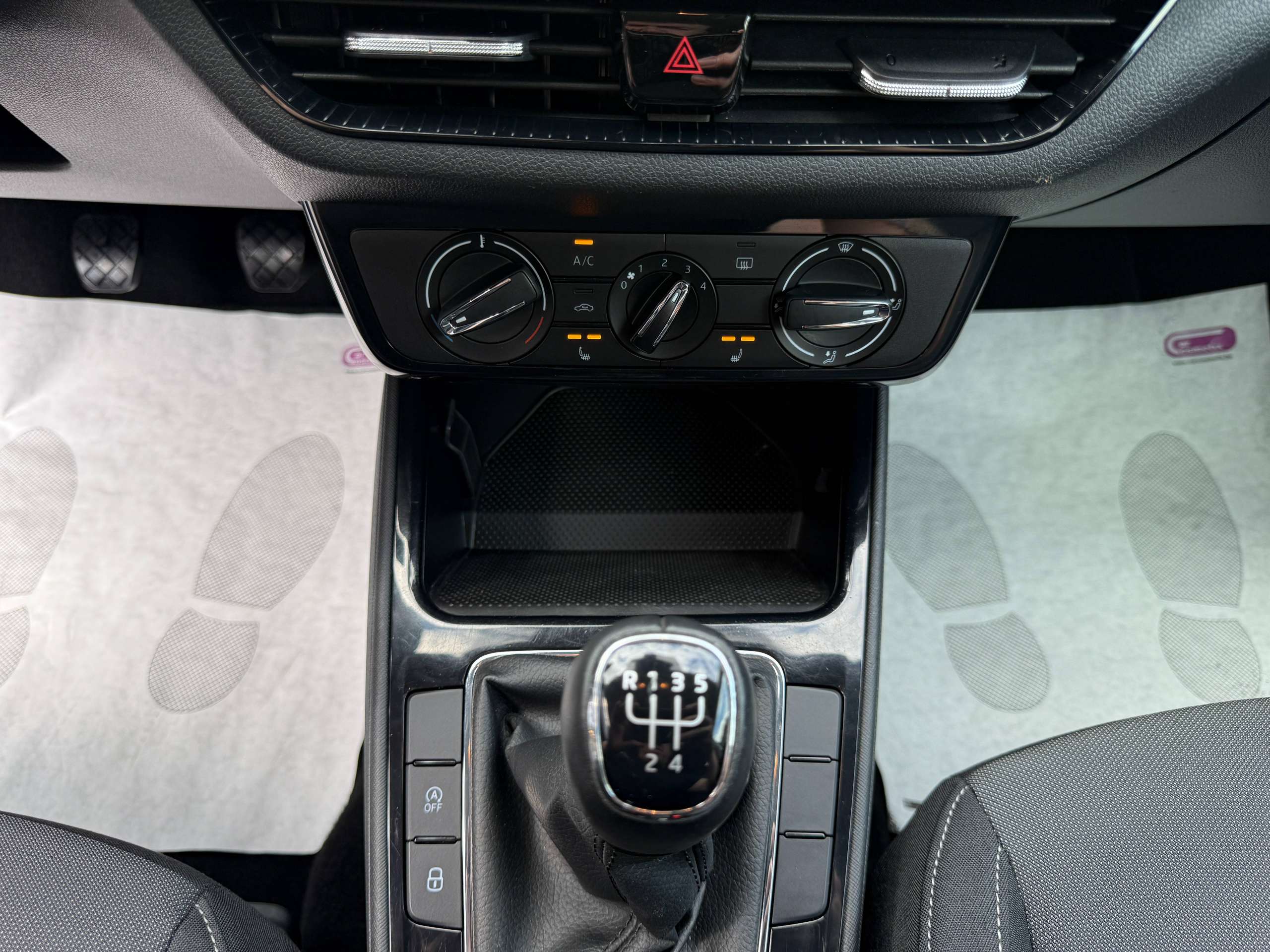 a416d38b-fa4b-48df-9fde-53dd685877ed21-skoda-fabia-1-0i-80pk-camera-zetelverwarming-carplay-full-led-trekhaak.jpg
