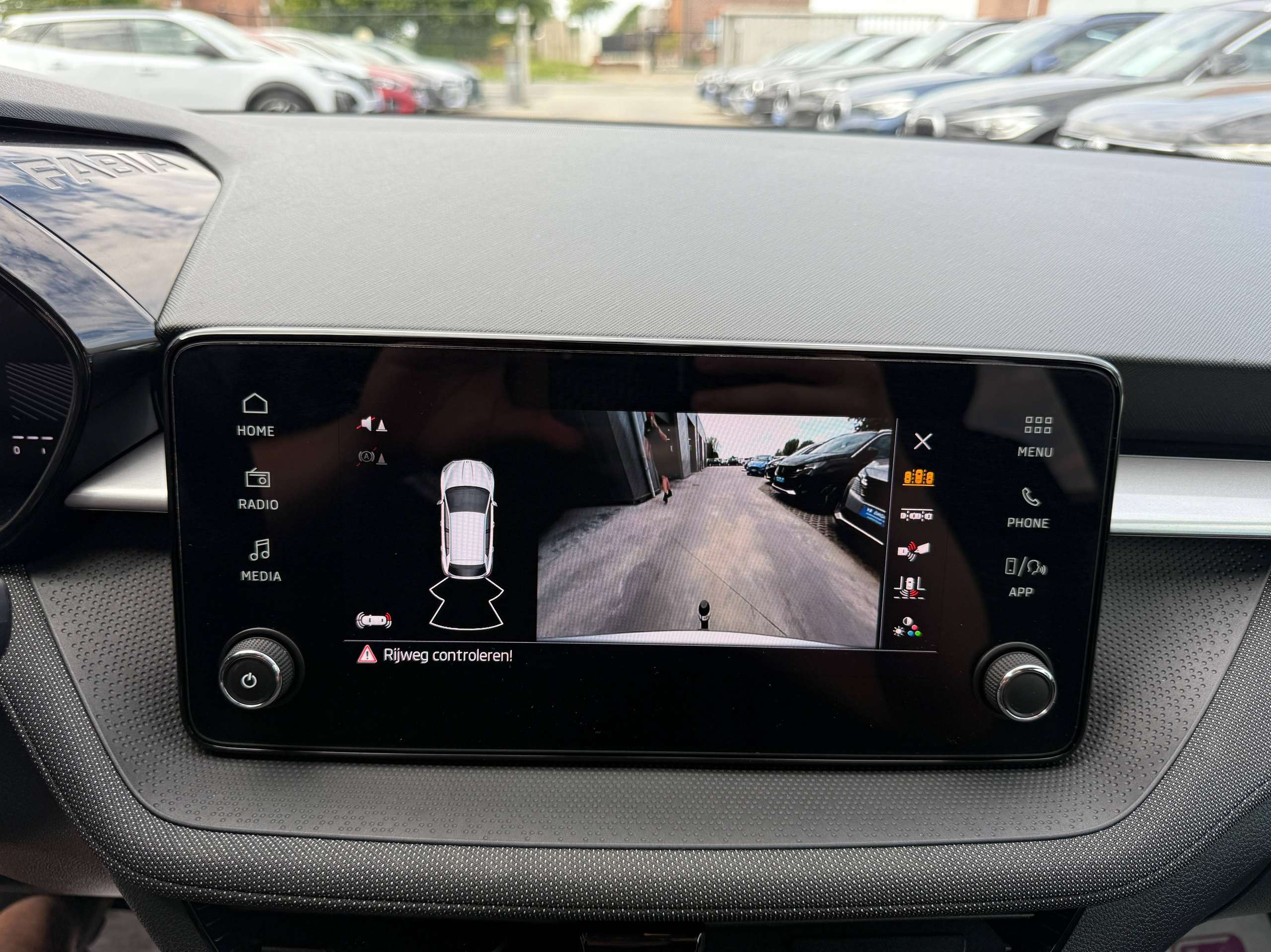 a416d38b-fa4b-48df-9fde-53dd685877ed22-skoda-fabia-1-0i-80pk-camera-zetelverwarming-carplay-full-led-trekhaak.jpg