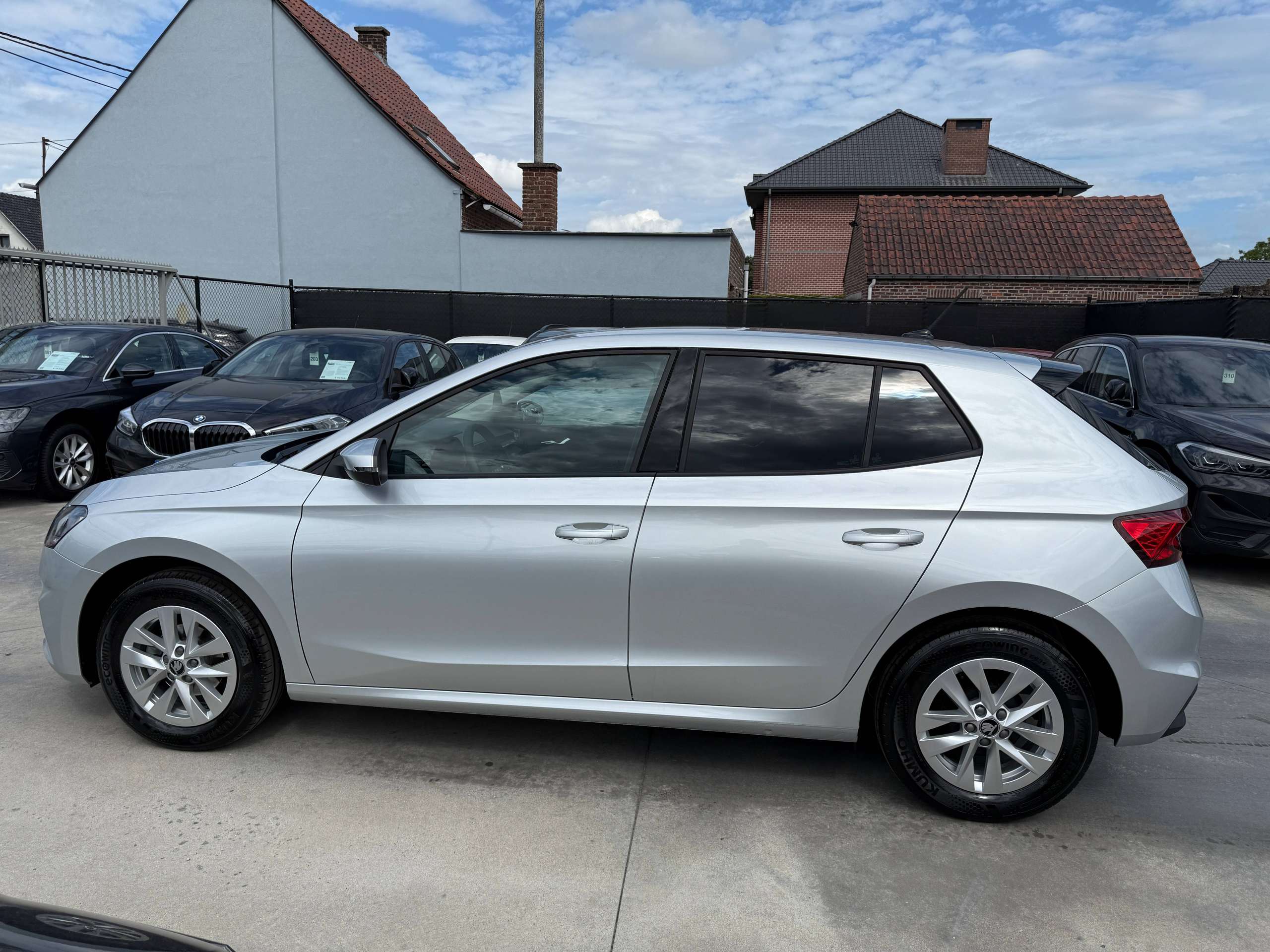 a416d38b-fa4b-48df-9fde-53dd685877ed8-skoda-fabia-1-0i-80pk-camera-zetelverwarming-carplay-full-led-trekhaak.jpg
