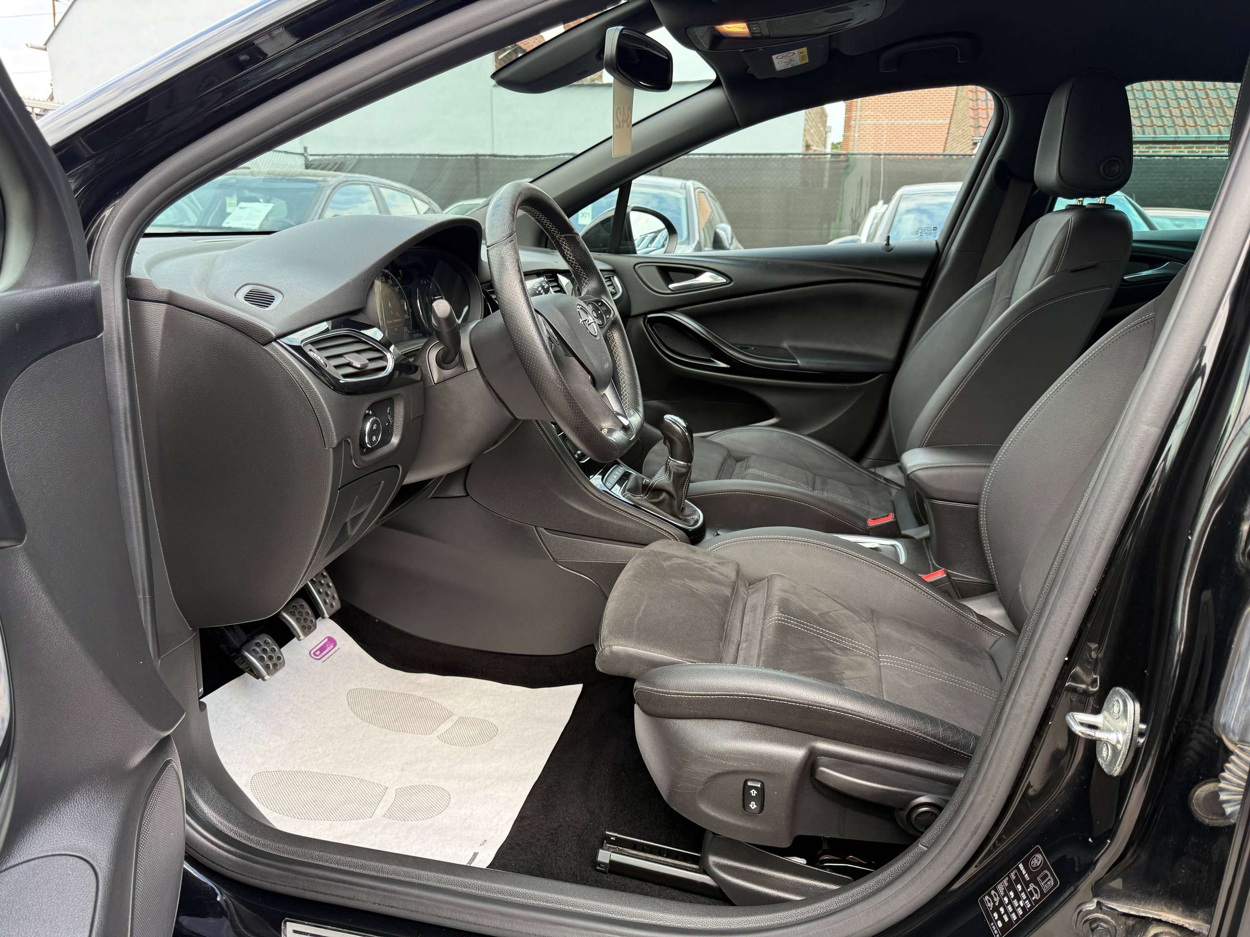 ad25cfe5-3622-4db2-b83c-0c8671dd732812-opel-astra-1-2i-5-deurs-gs-line-navigatie-leder-camera-carplay-led.jpg